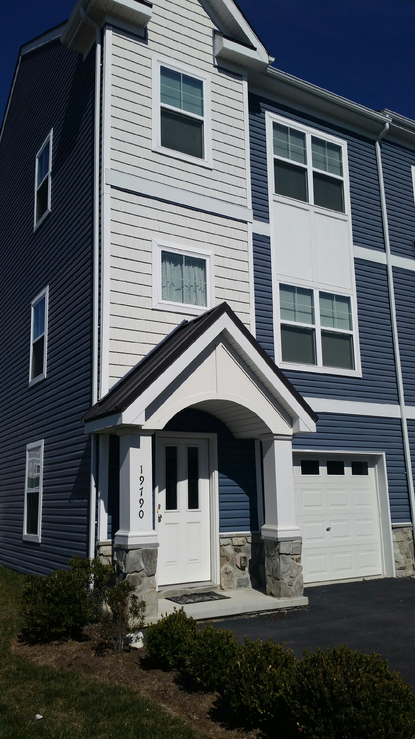 Convenient Blue Townhouse at Rehoboth Crossing Townhouses for Rent in