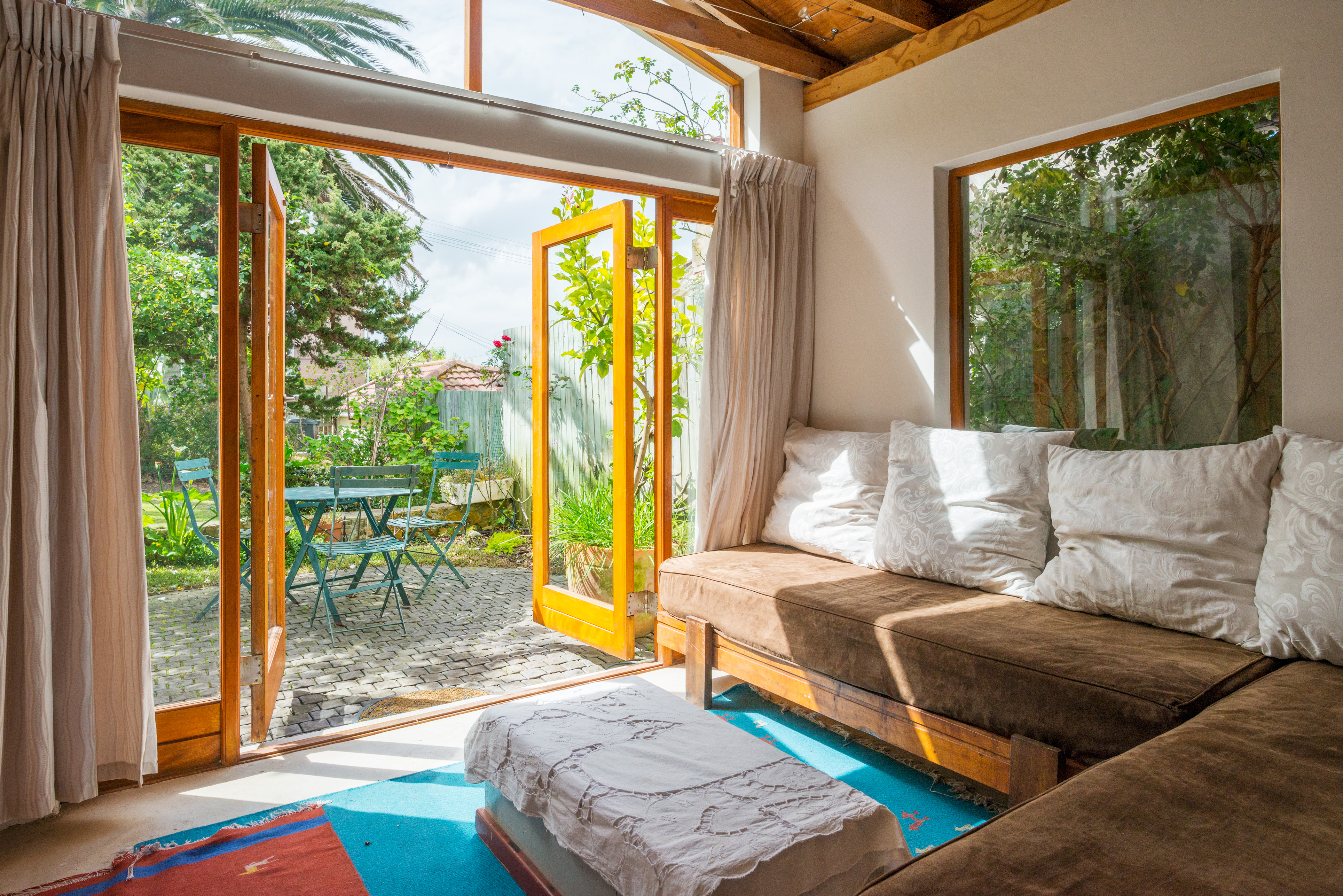 Cozy Beach Cottage with private garden