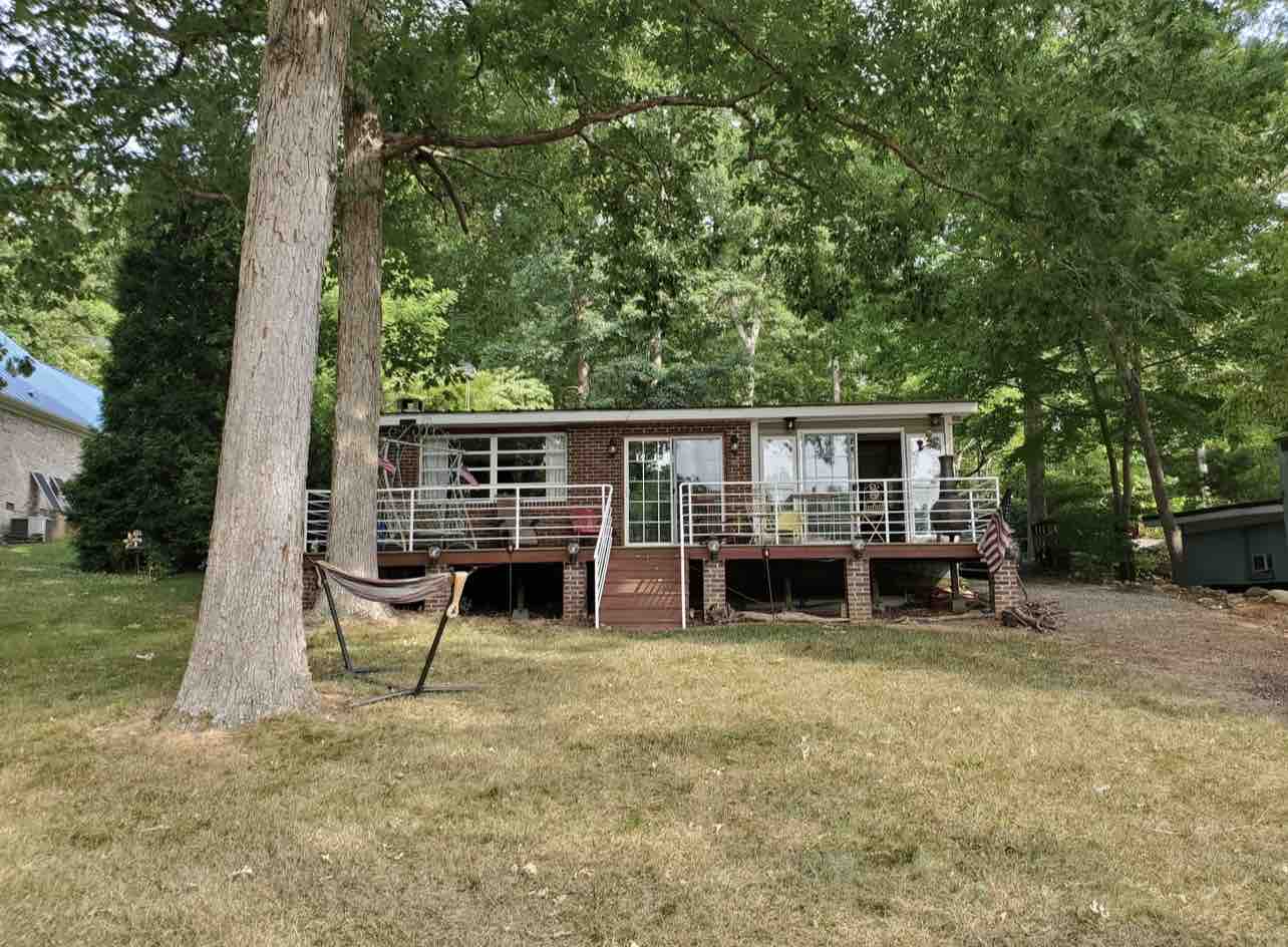 Cozy 1-bedroom lakefront home on High Rock Lake