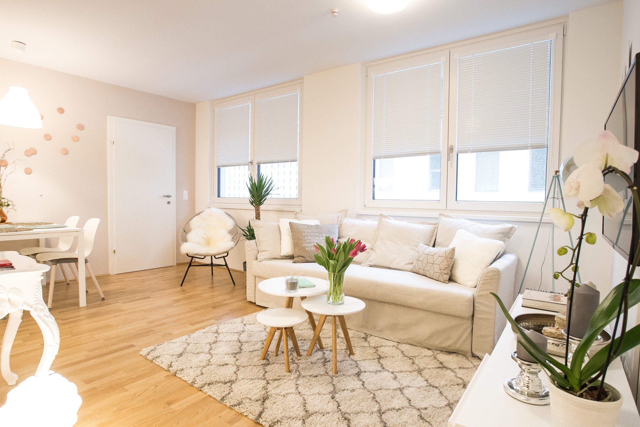 Splendid Planet Apartment - Central & Chic!