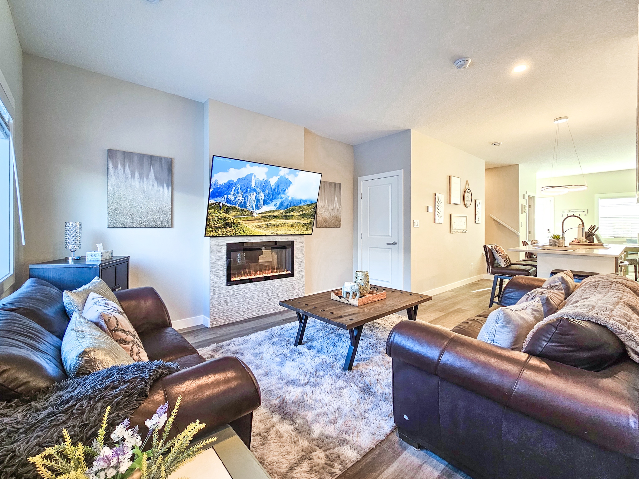 Stunning Mountain Views | Full Townhouse with yard