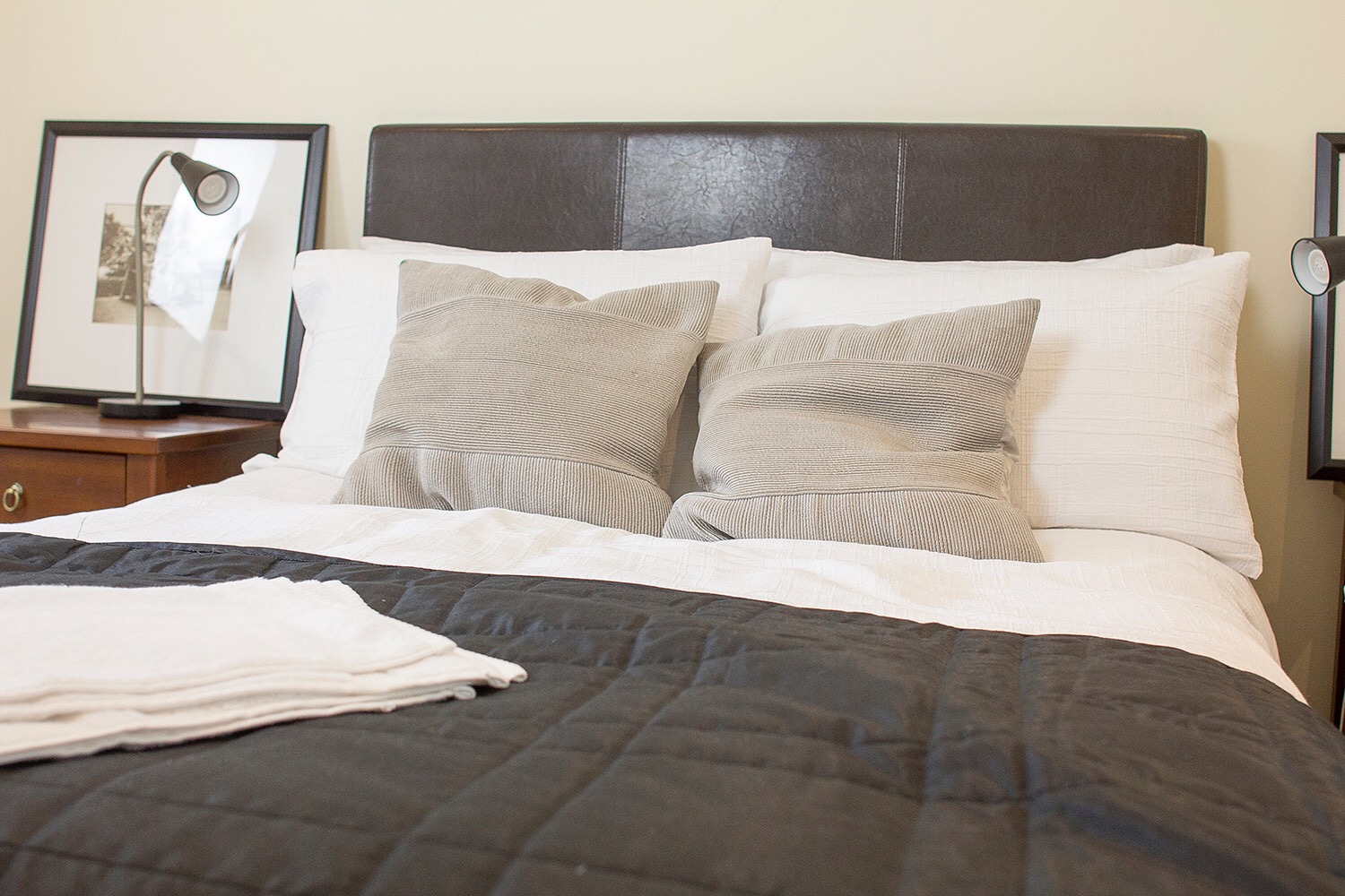 Apt #1 - Unbeatable City Centre Location!
