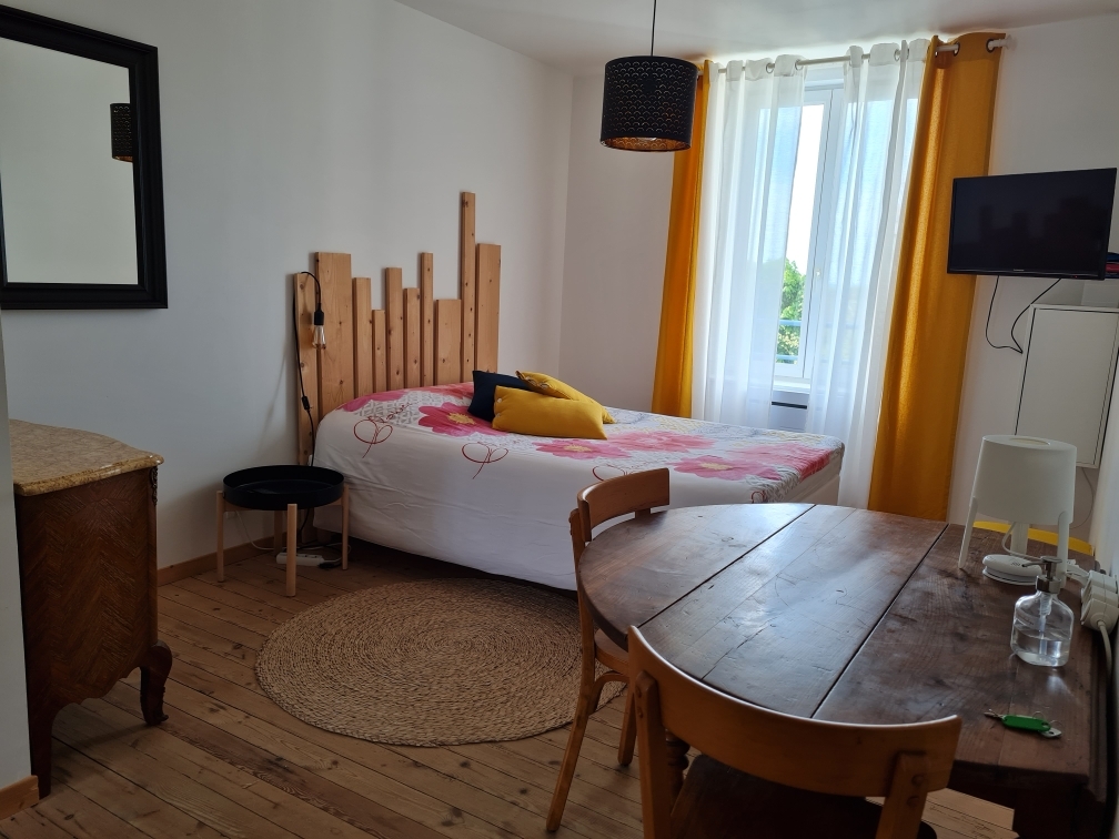 Quiet and warm studio close to the arsenal