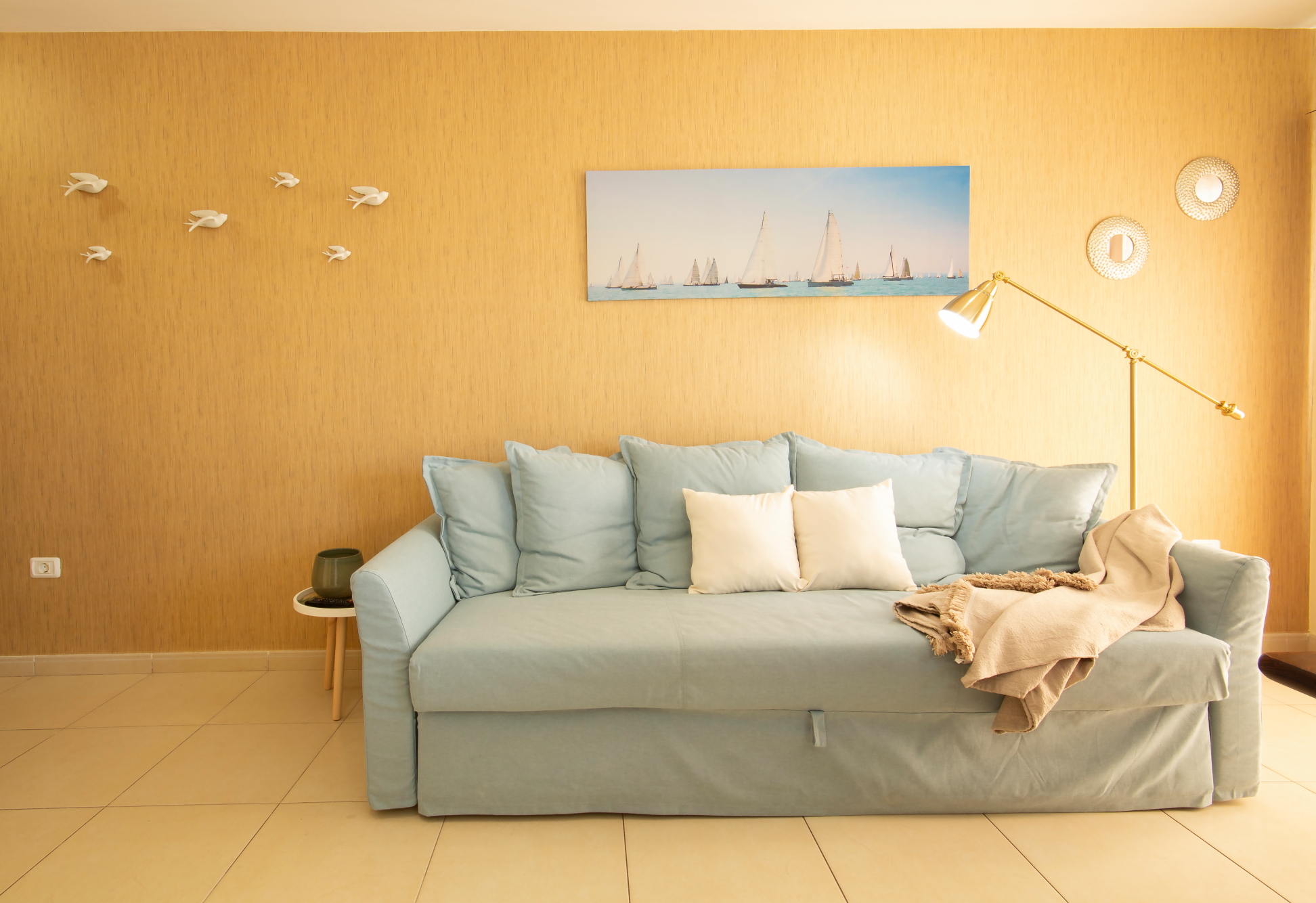 Coastal apartment with terrace and pool