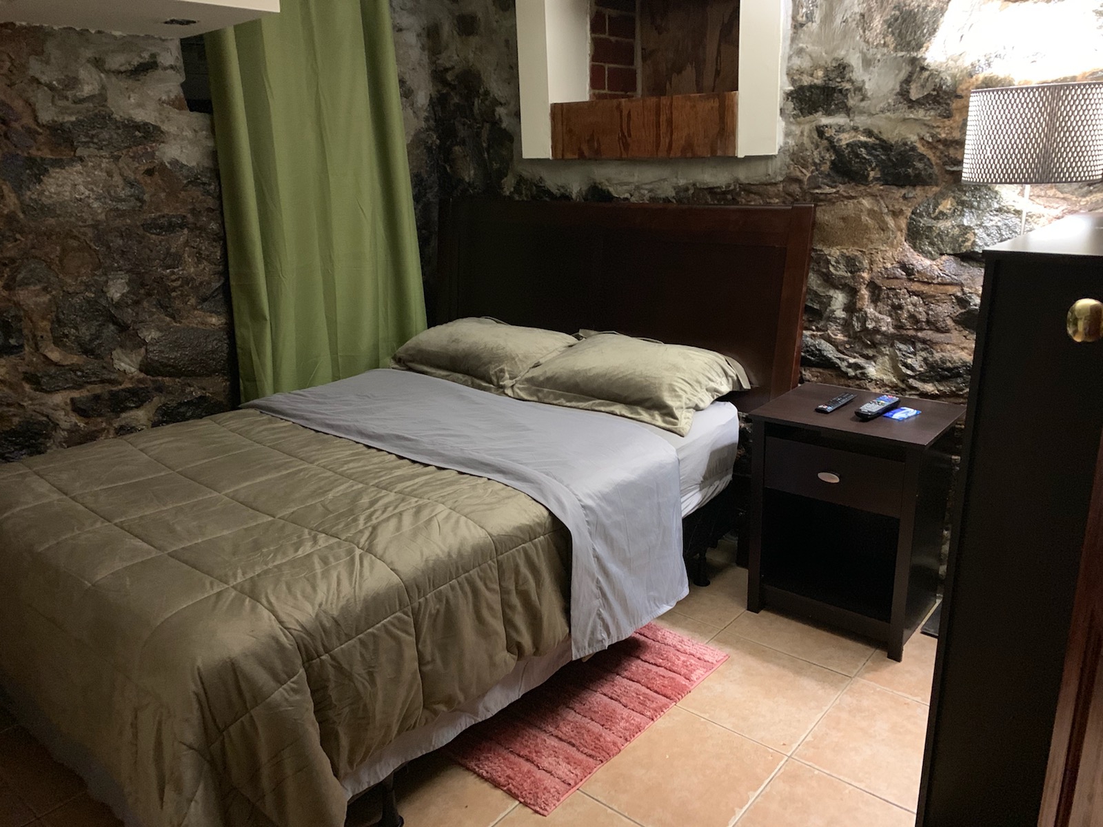 Cozy Room: 7 Minutes to LGA, 20 min to Manhattan !