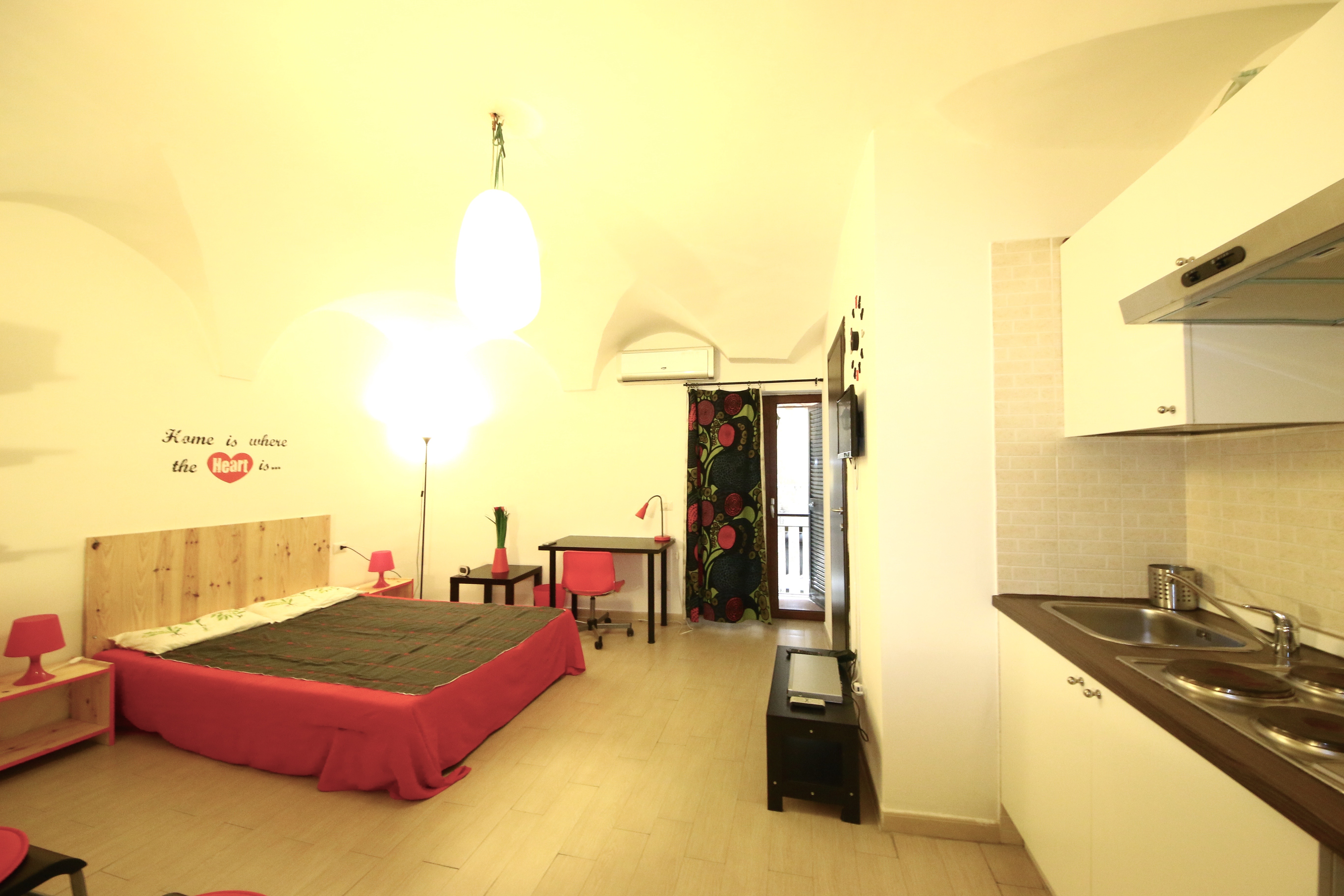 Napoli Residenza Maiorani red in San Lorenzo, Naples