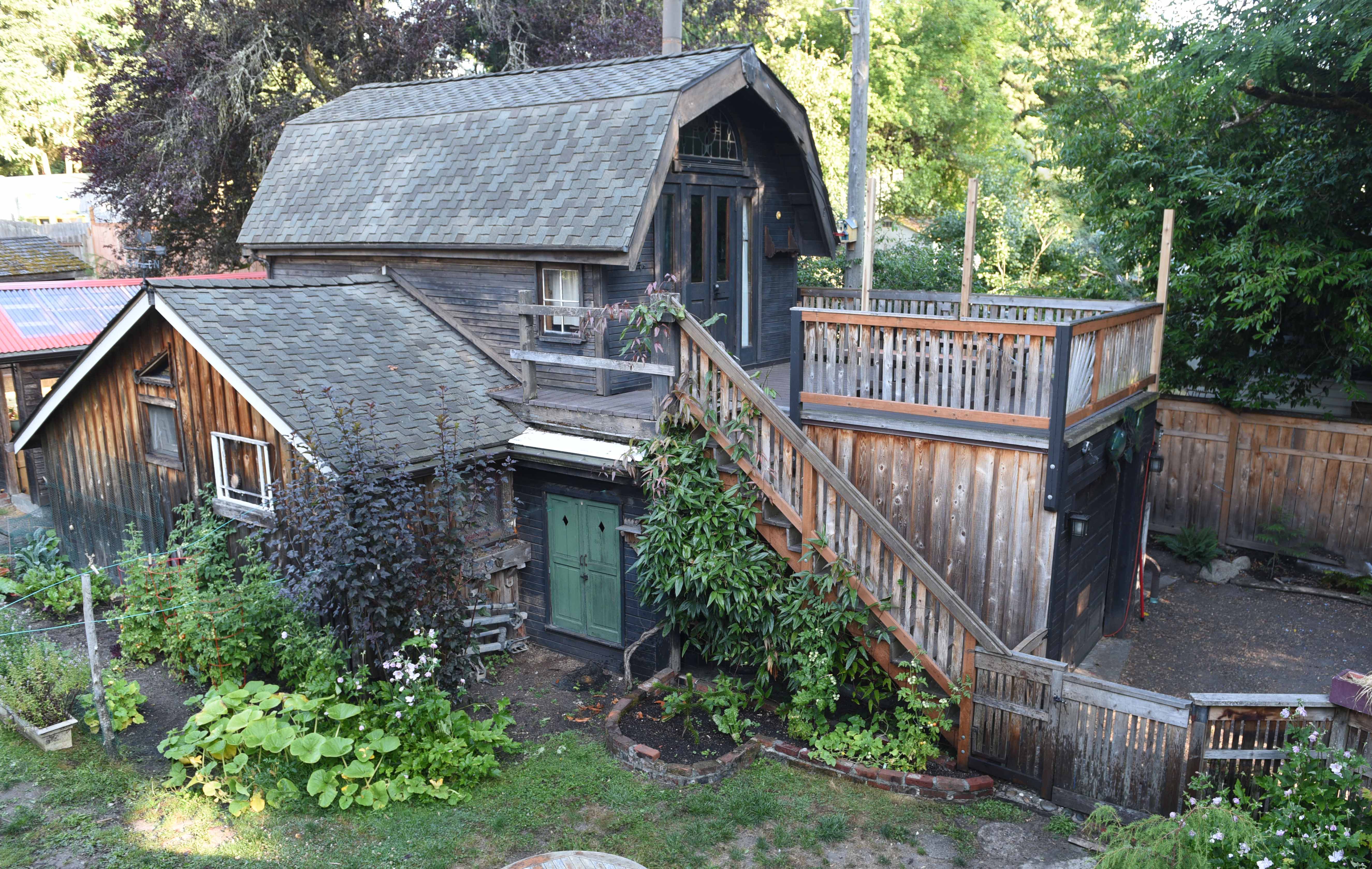 Willow Creek Cabin Secluded Guesthouse, Wooded lot