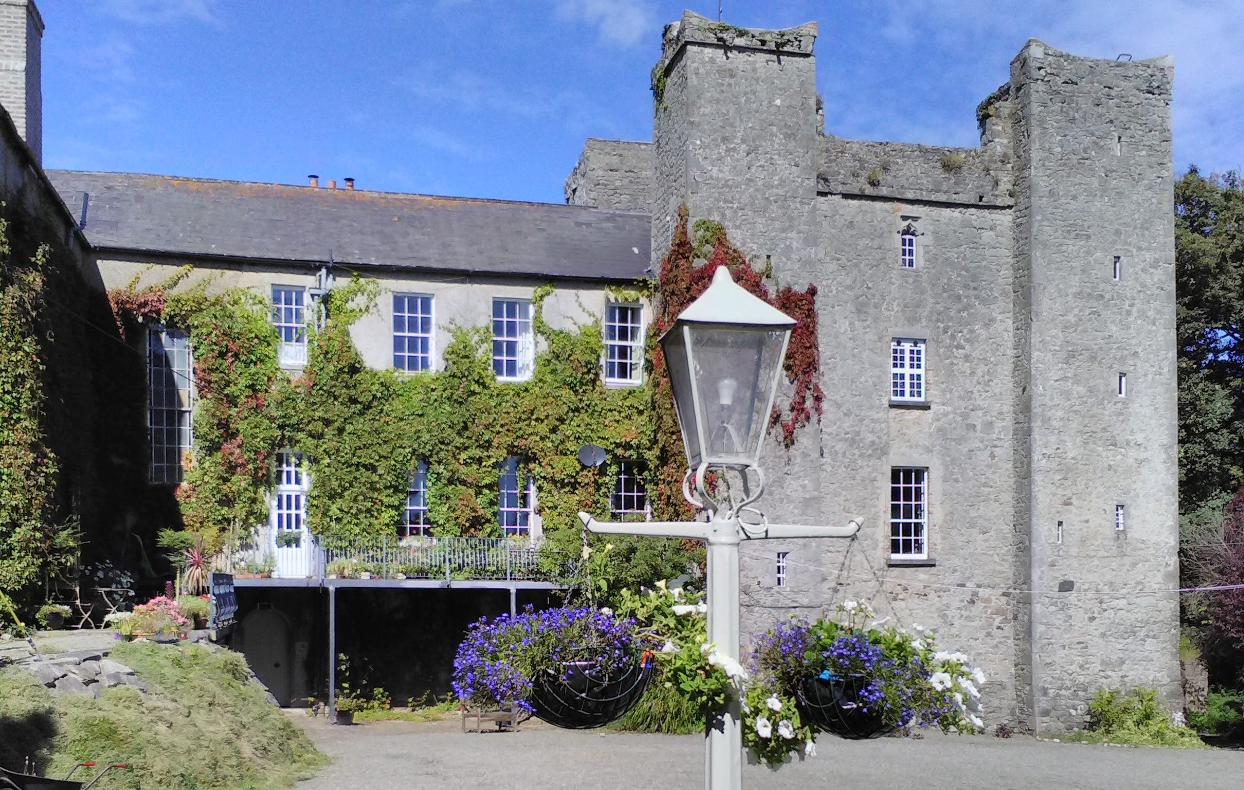 The Stables set in Irish Castle Courtyard Guesthouses for Rent in