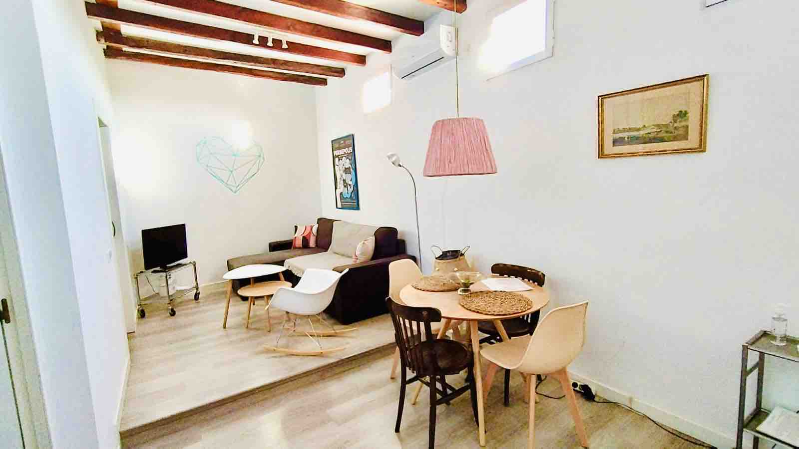 Cute Apartment in the Historic Center of Madrid in Embajadores, Madrid