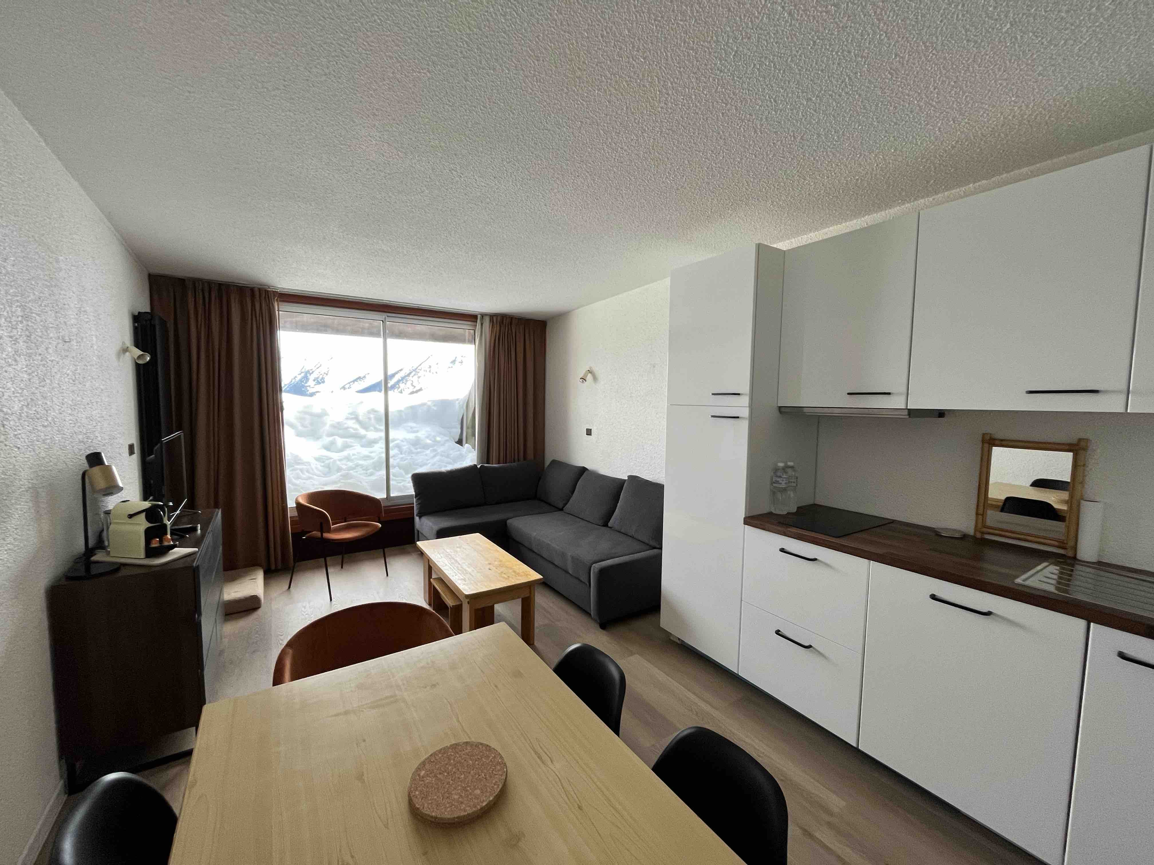 Renovated cabin studio with terrace views slopes