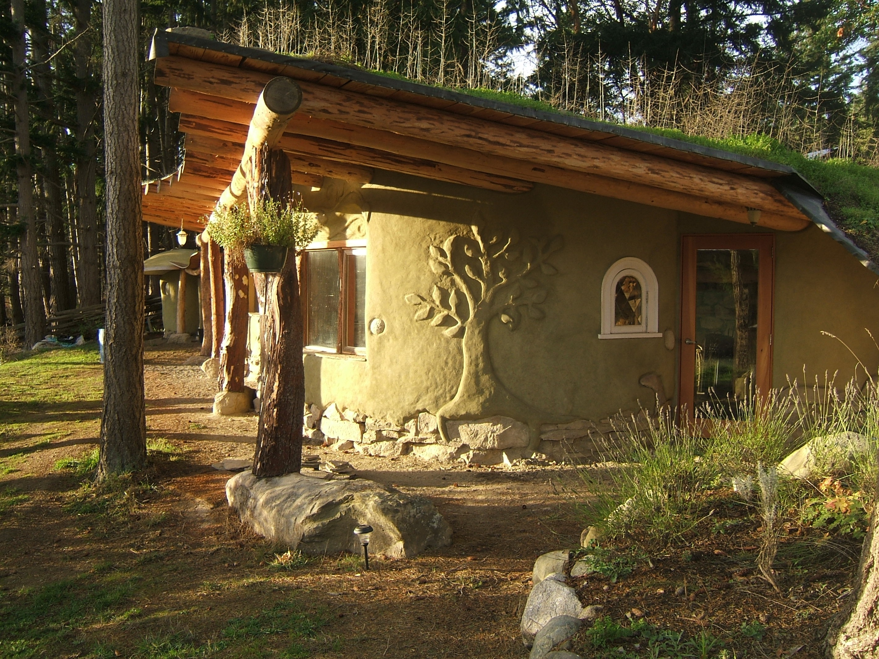 Picturesque and unique cob home on organic farm Earth houses for Rent