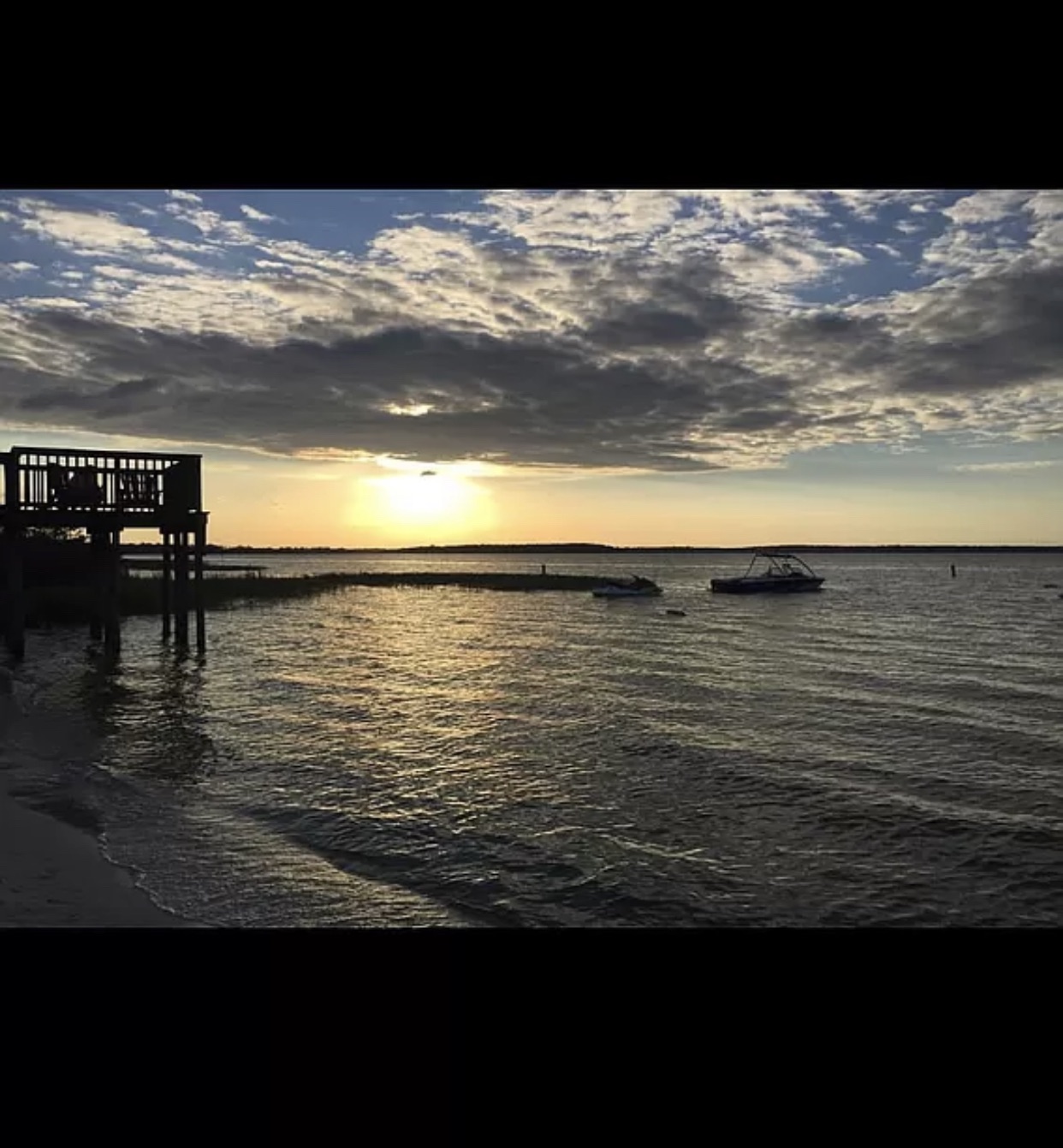 View of Lake Weir with a private beach Cottages for Rent in Weirsdale