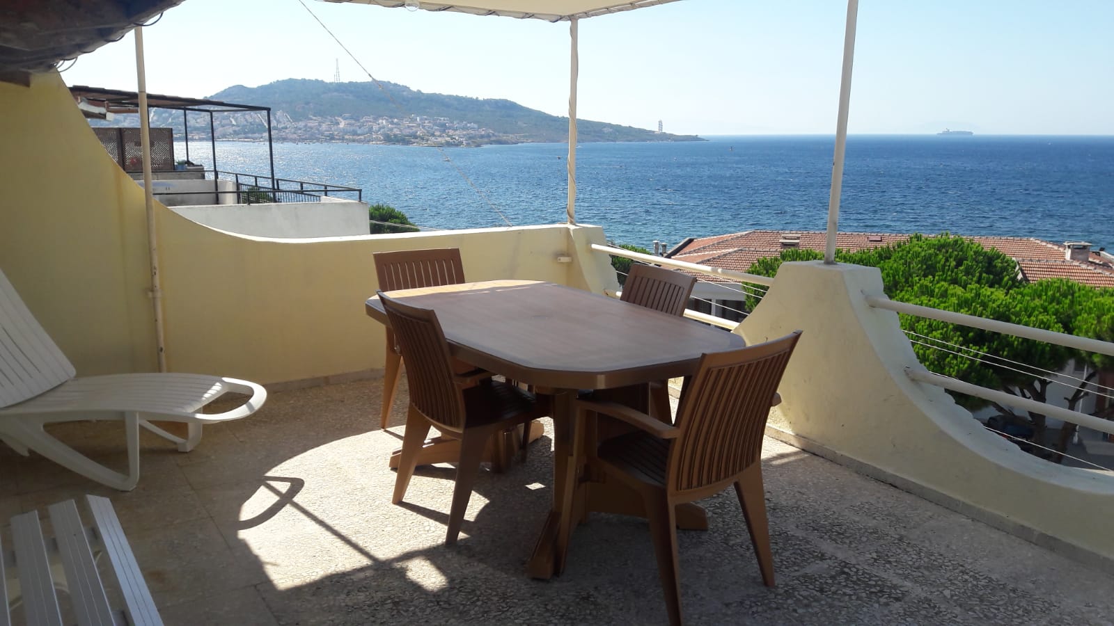 NİLGÜN TERAS Yenifoça�da manzaralı teras katı Foça şehrinde Kiralık
