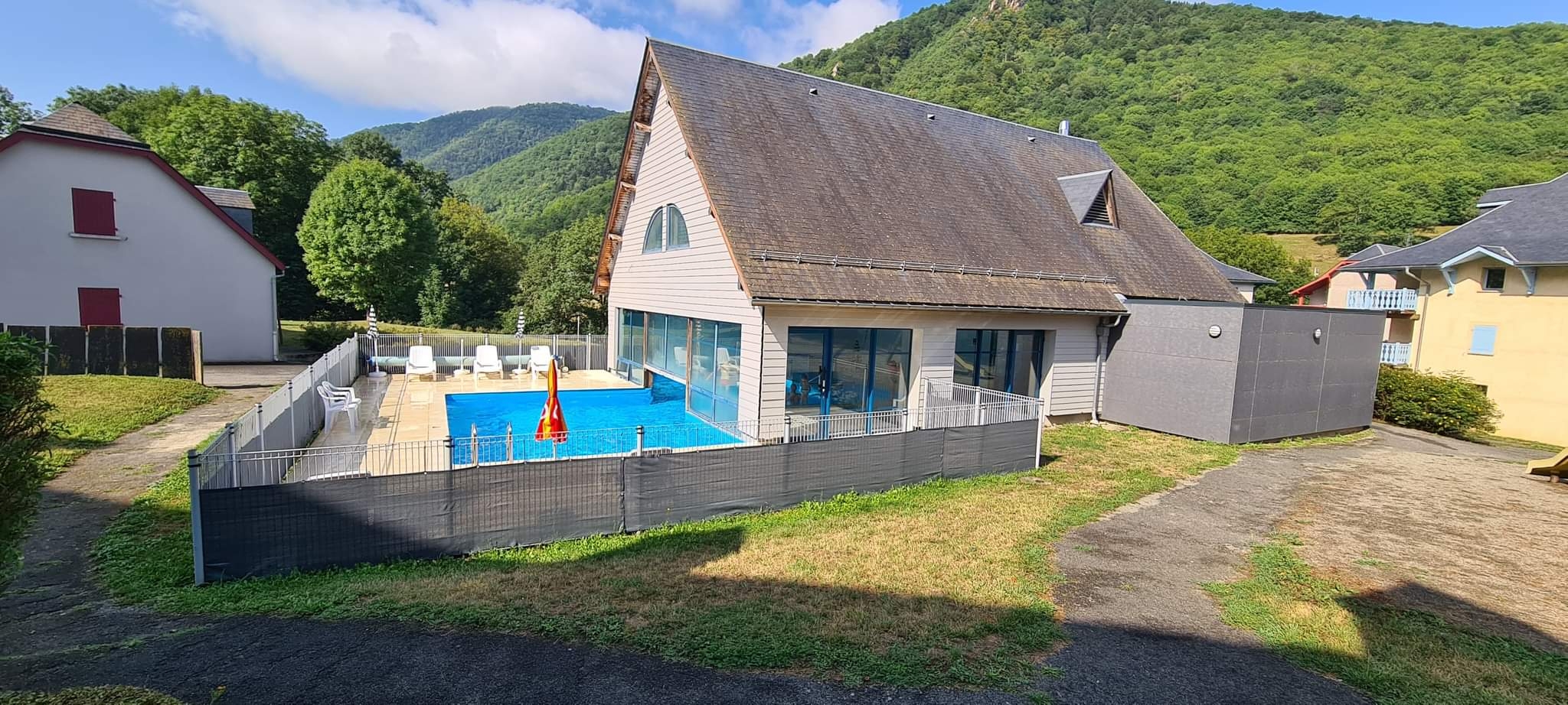 Superb 4-person studio in residence with pool