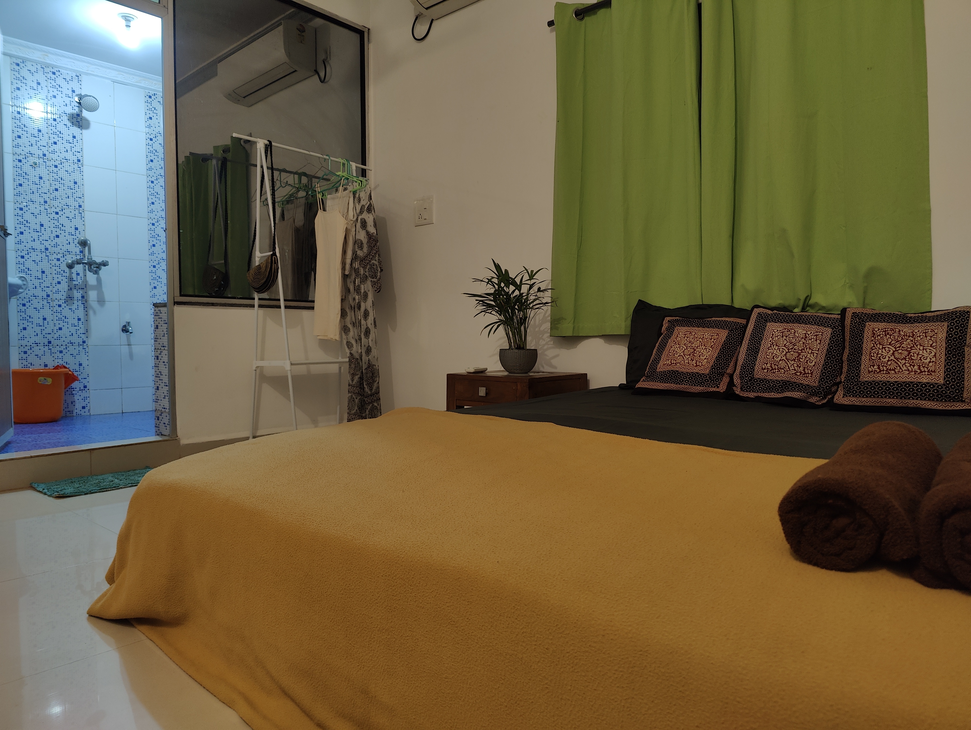 ACRoom Balcony PowerBk Creekview