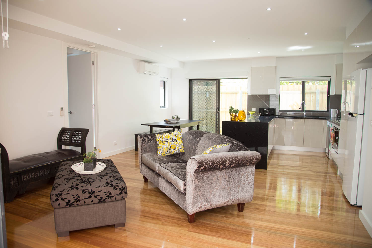 Central Richmond apartment convenient to station