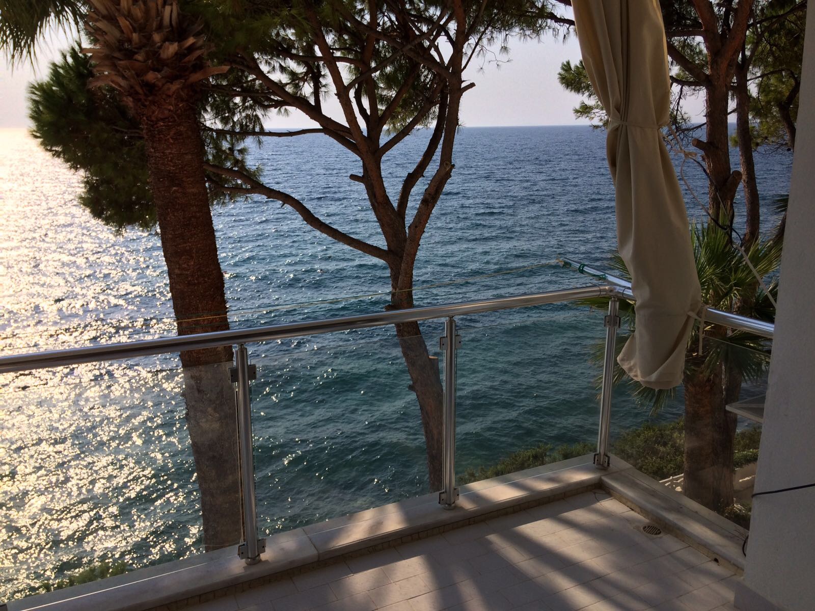 yüzme havuzlu , denize sıfır yazlık Kuşadası/AYDIN şehrinde Kiralık