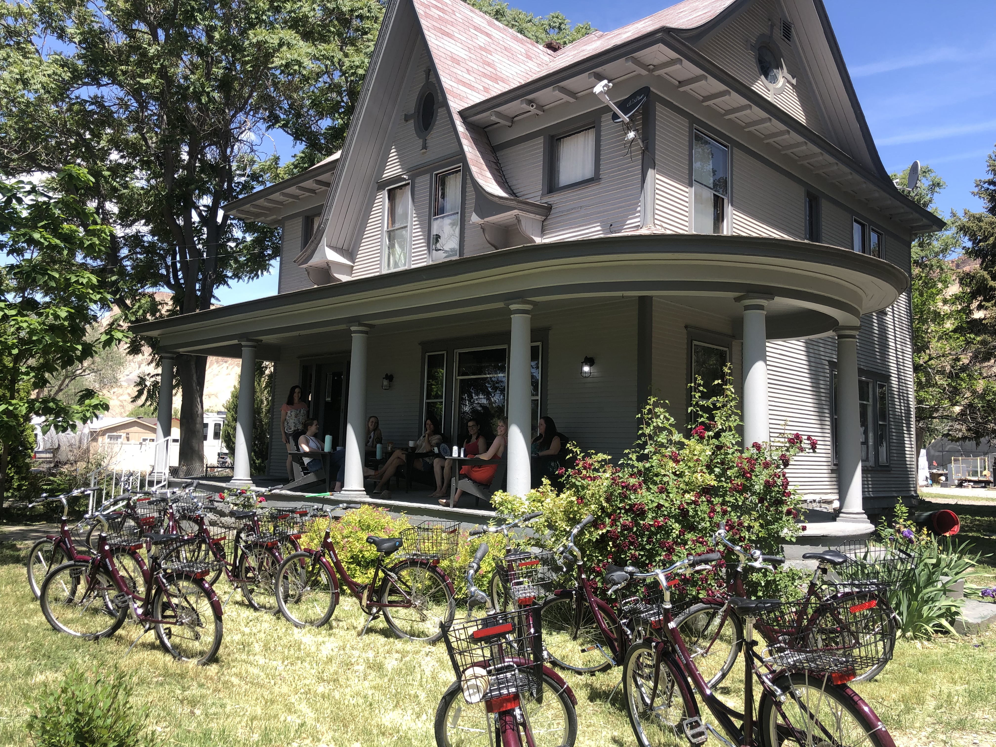 The Magnolia House, Victorian Wine Retreat