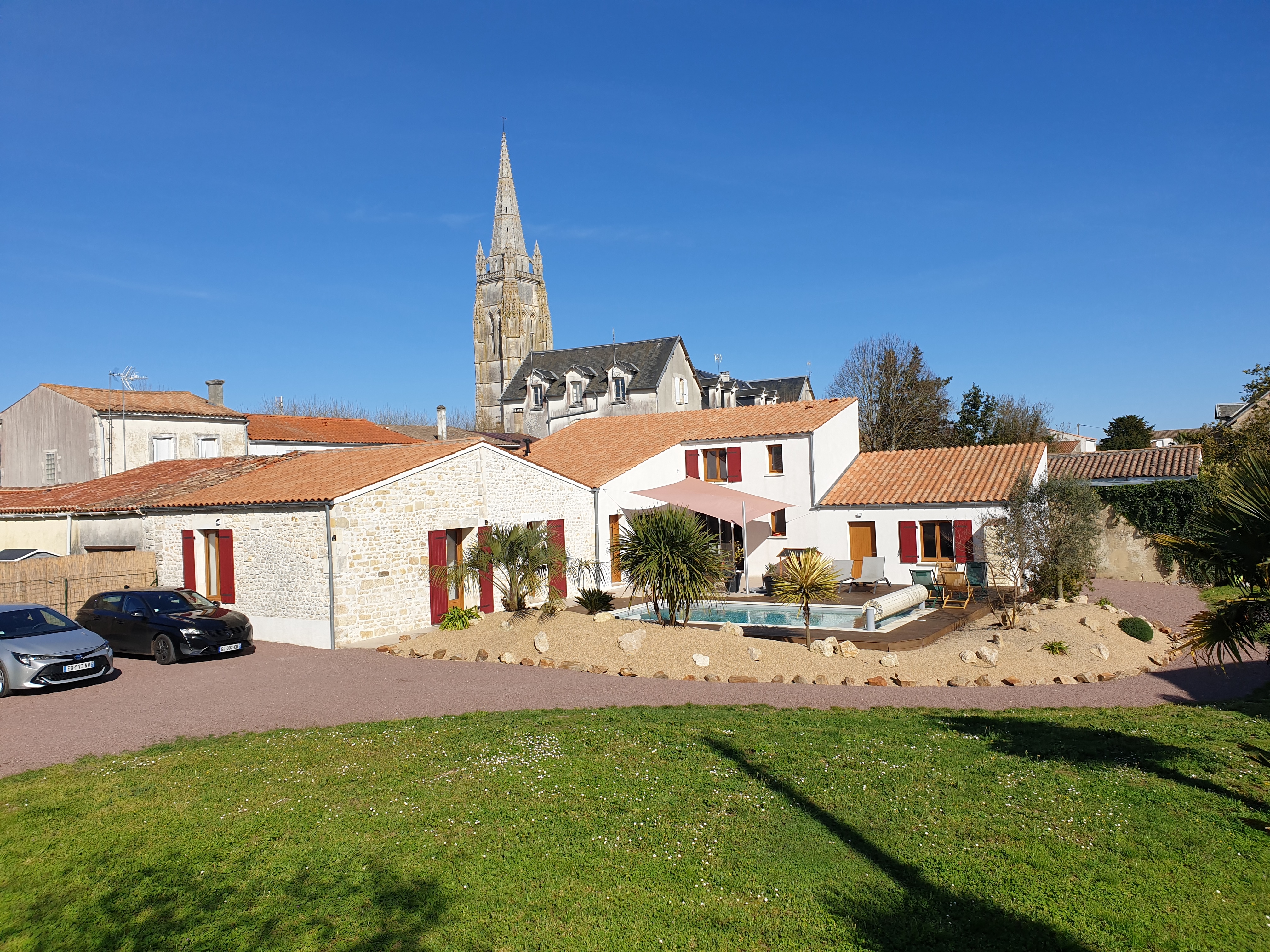 154m2 house with heated pool center Marennes