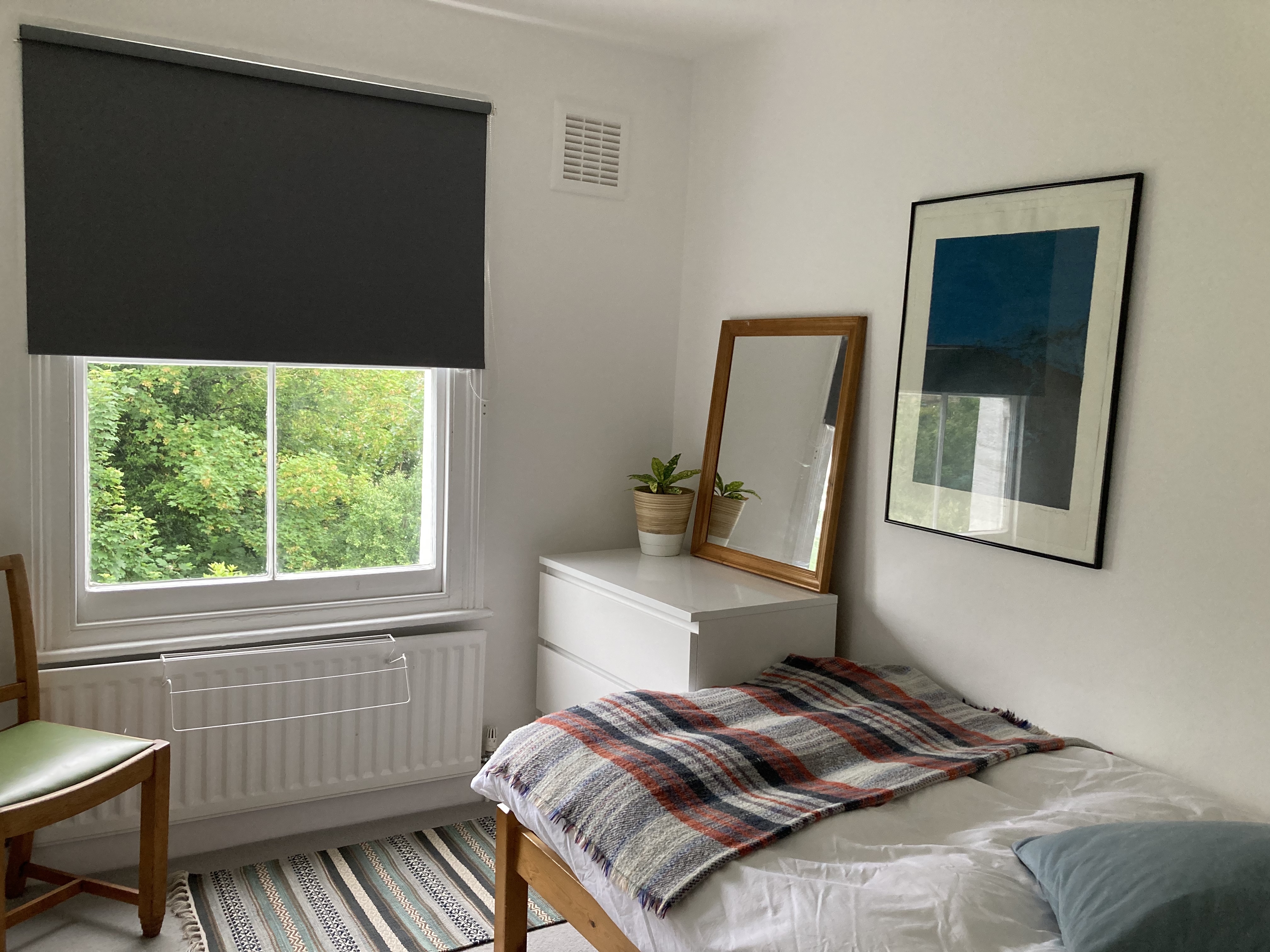 Bright single room in family home. in Southwark, London
