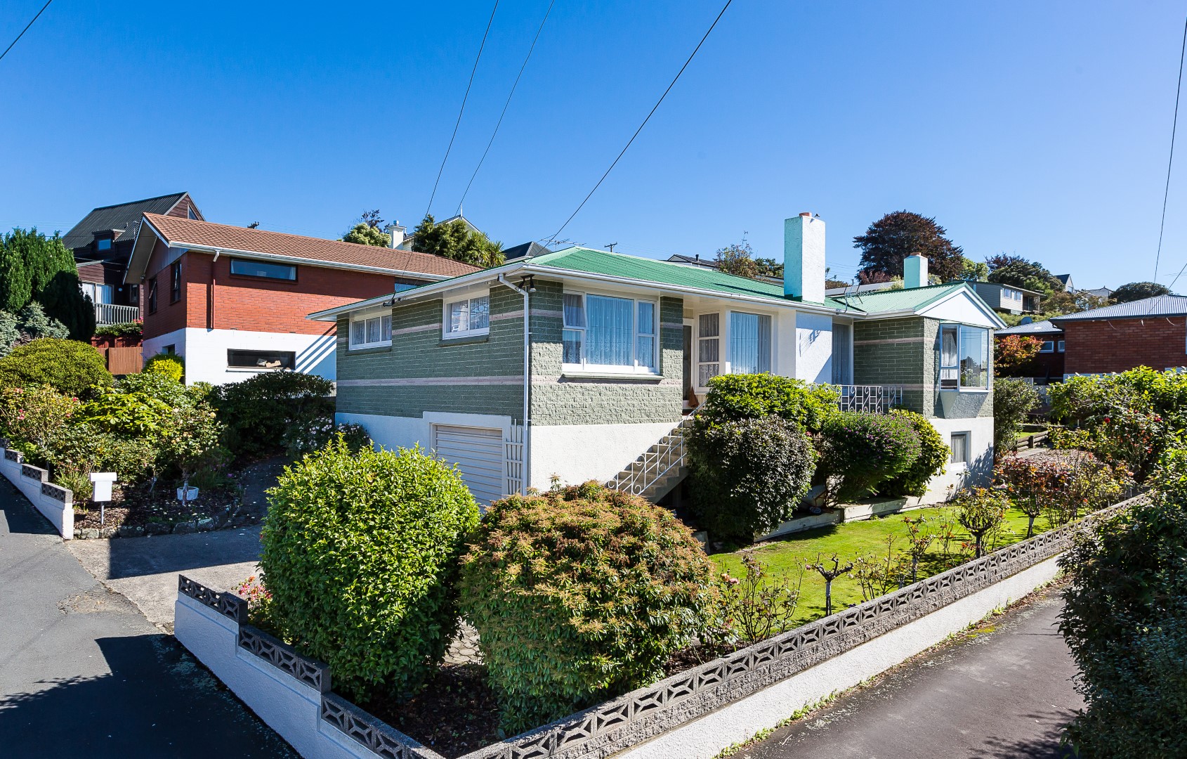Sunny Belleknows House 3 minutes drive to down Houses for Rent in