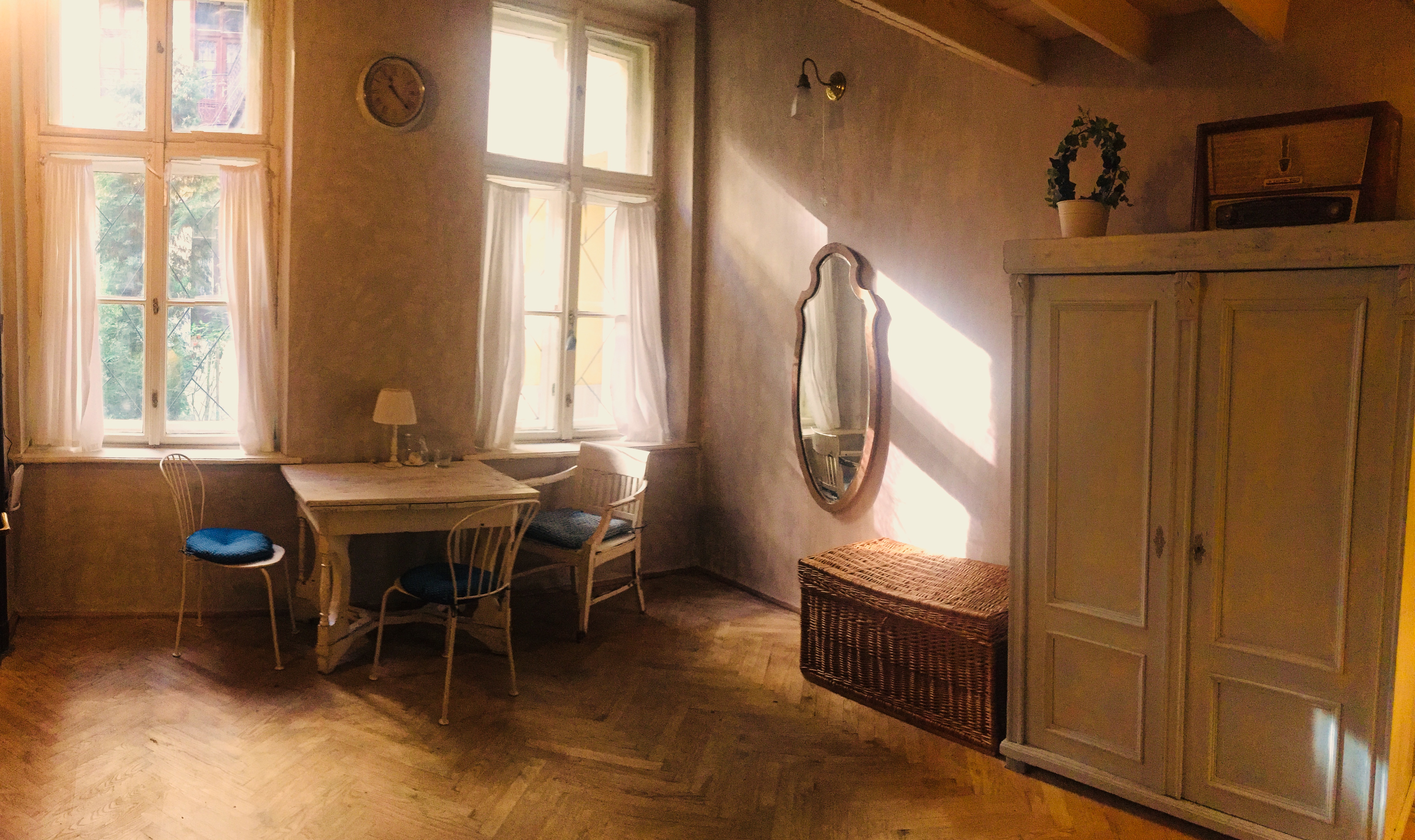 Mary's Vintage studio