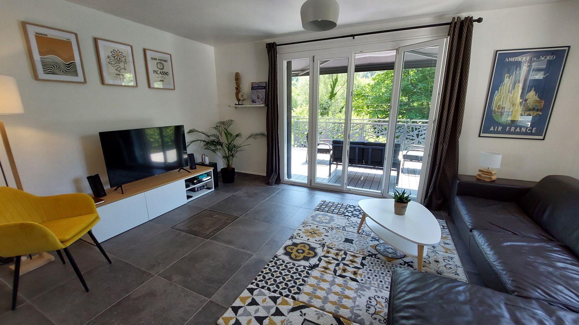 Lovely family home by the Doubs
