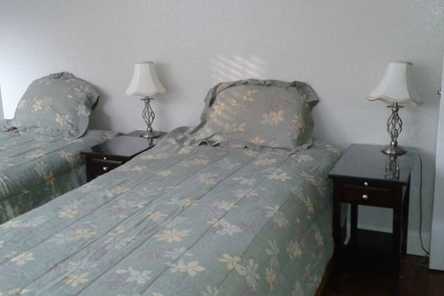 Room # 1 Furnished - Shared Bathroom in Pembroke Pines, Broward County