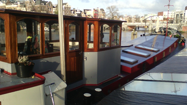 Hermitage museum boat with amstel river vieuw — Amsterdam stay