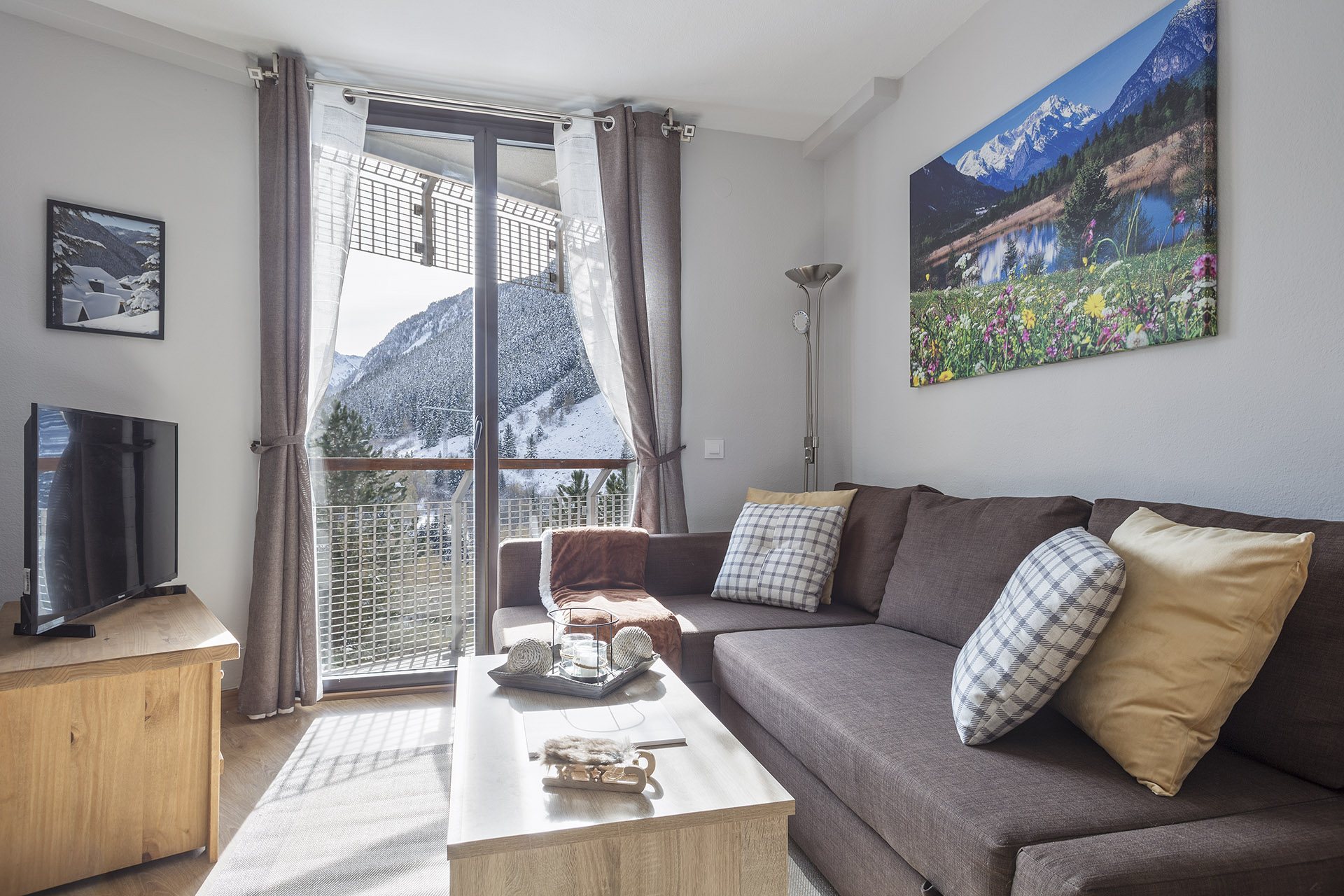 Renovated 1BR Apt next to Ski Runs, Baqueira 1500