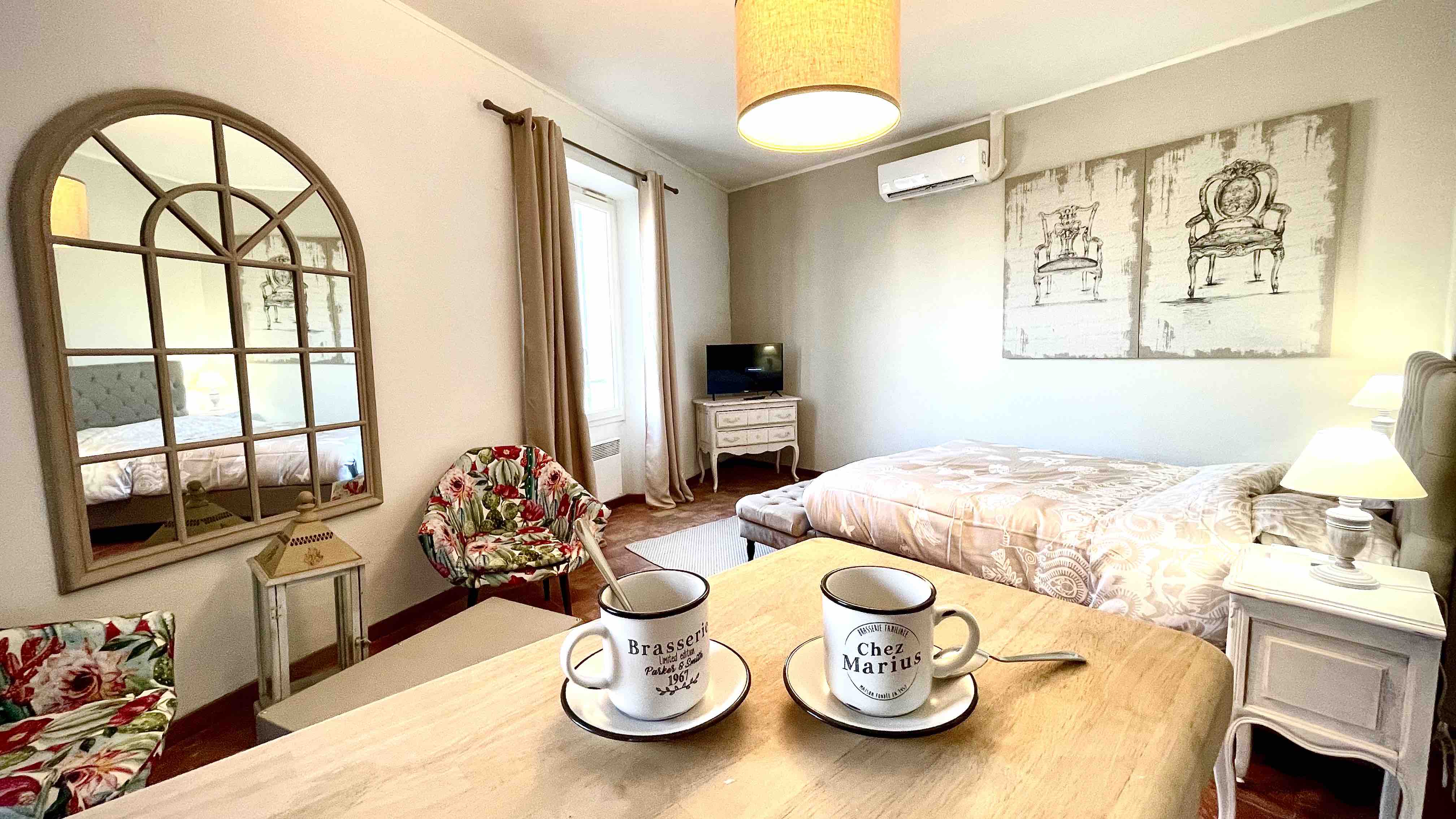 In the heart of Lourmarin: Charming air-conditioned studio