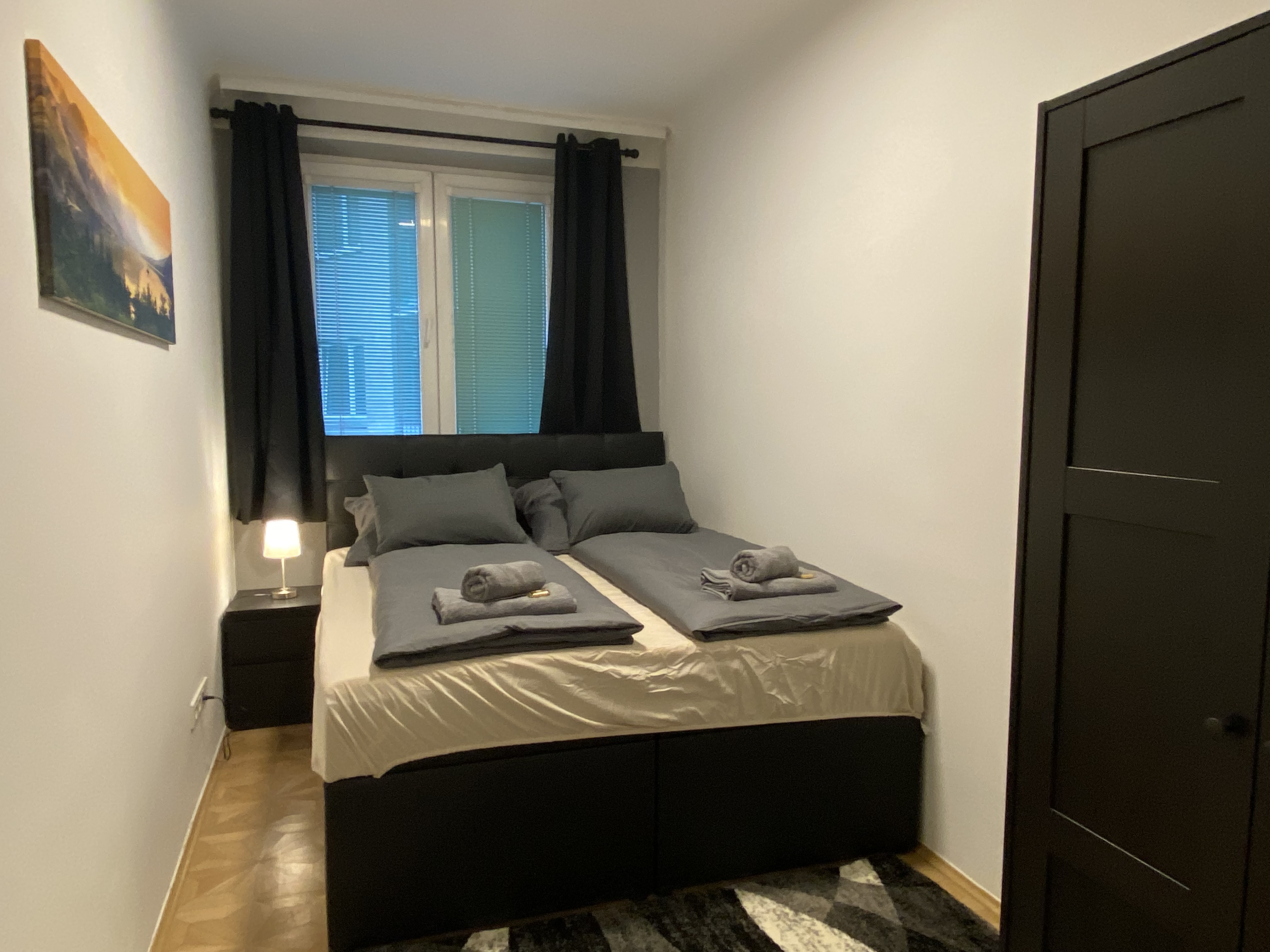 T6R4 Private bedroom near the city center