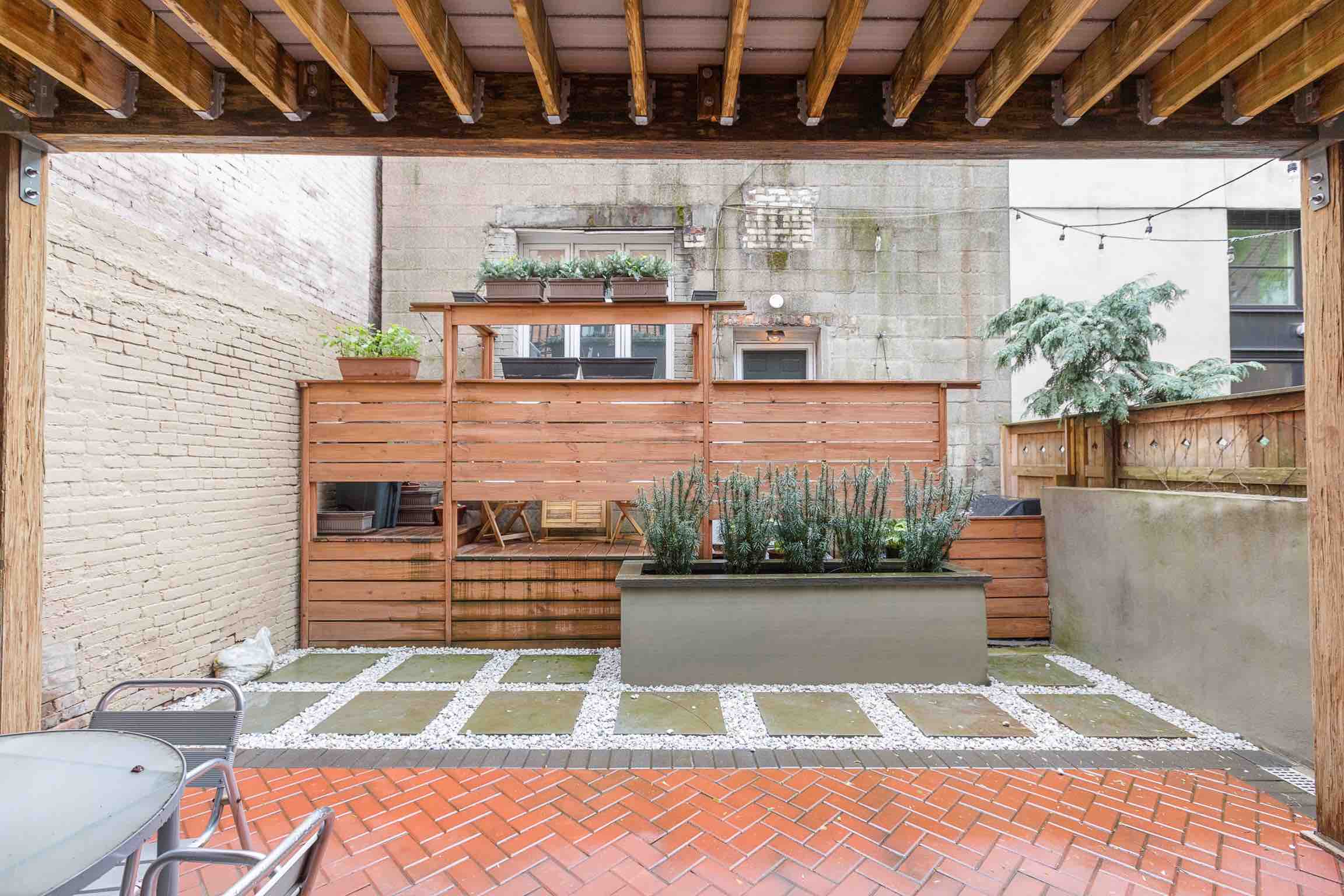 Urban Sanctuary: 1 Stop To NYC, 2 BR w Cool Yard in Ward E (councilmember James Solomon), Jersey City