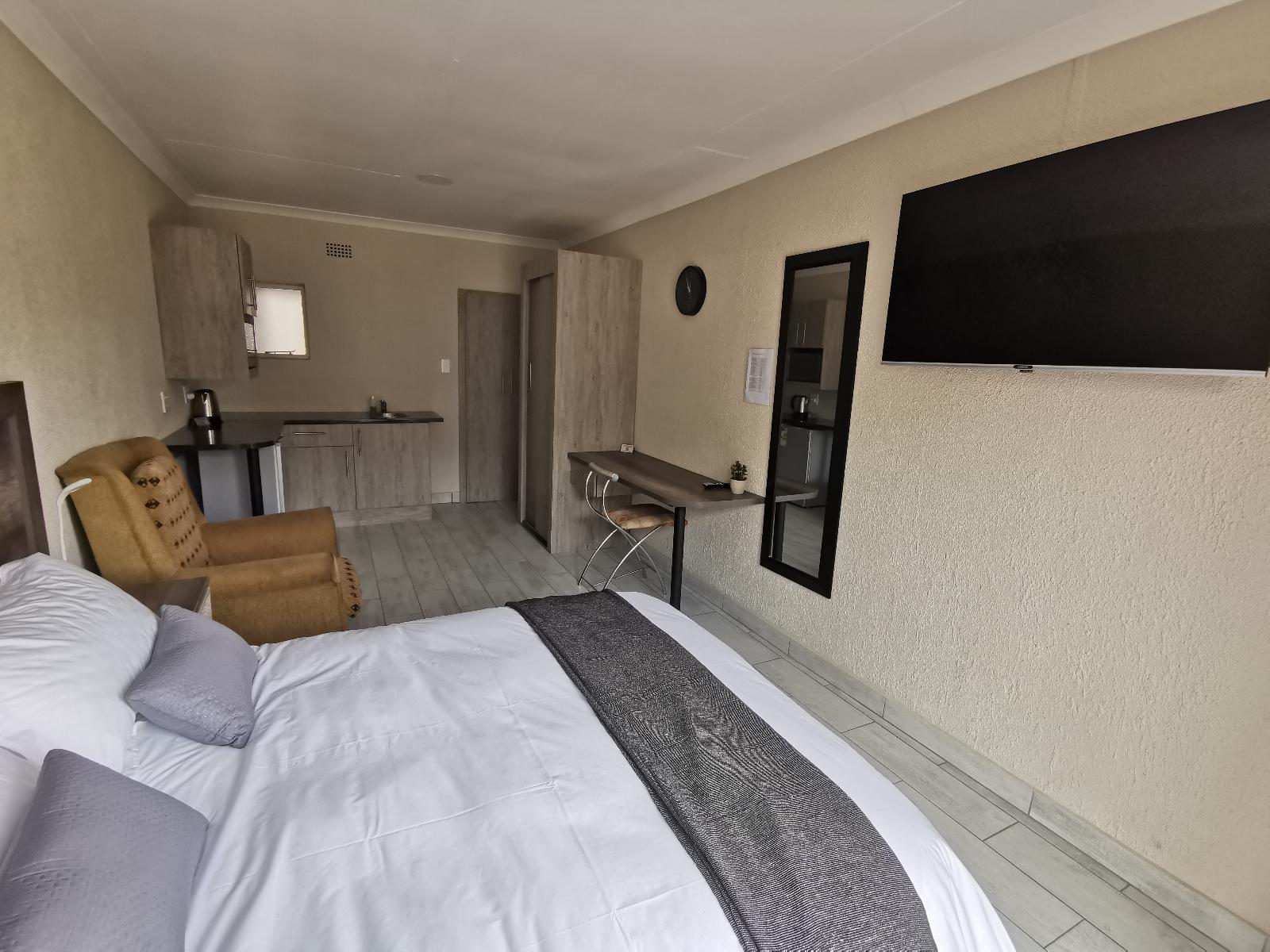 Double bed Luxury Suite @ Up21 Guesthouse