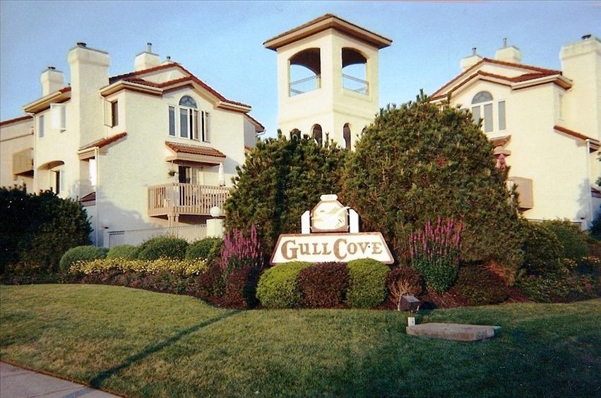 Diamond Beach 3 Bedroom - 2 Bath Townhome & Pool