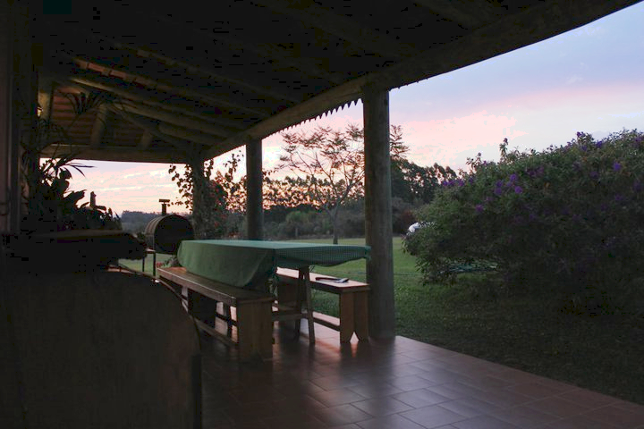 Casa de campo sobre el lago, pileta, playa privada Casas