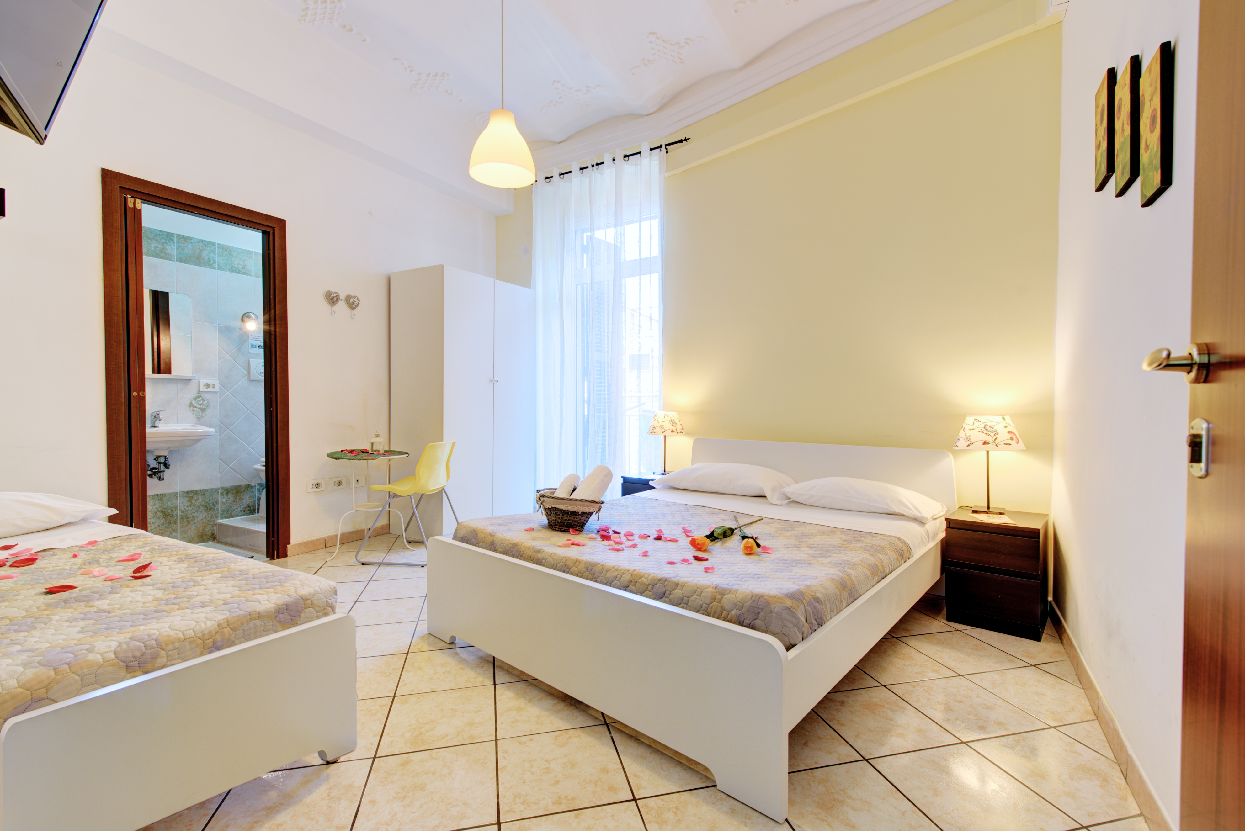 Room with private bathroom - Colosseum 10min away in I Centro Storico, Rome