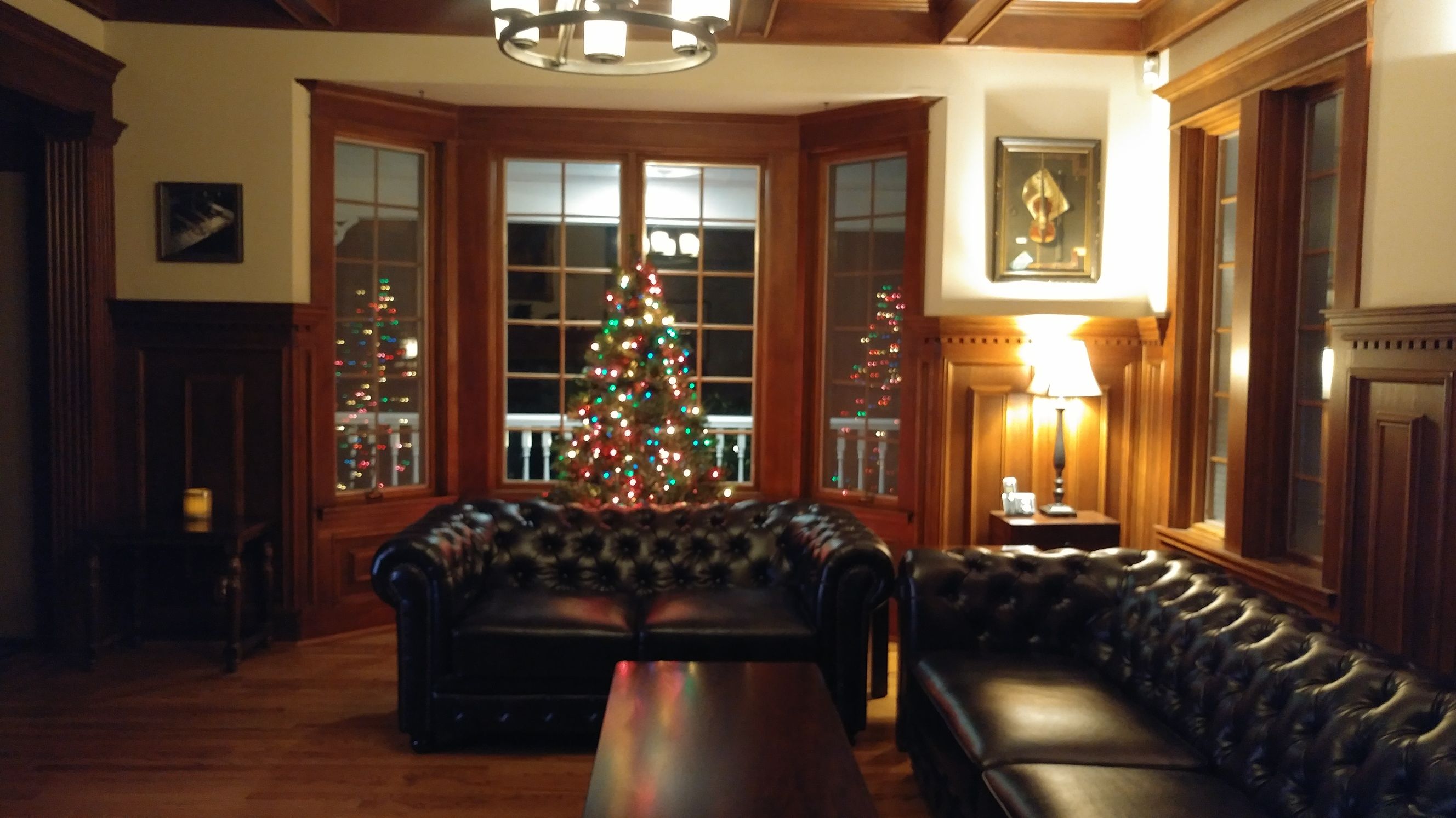 Executive Oceanview by Victoria & Swartz Bay Ferry - Houses for Rent in
