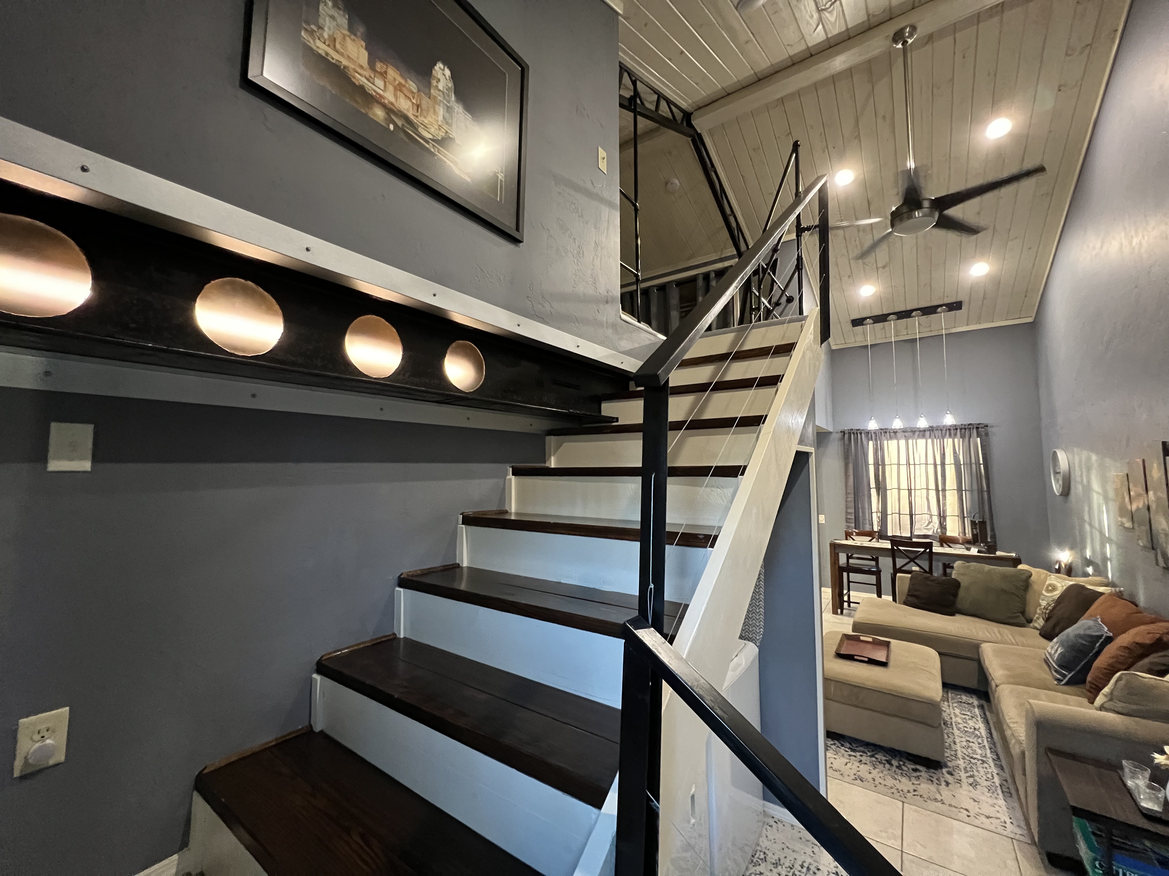 Studio 293 Modern Loft Guesthouse