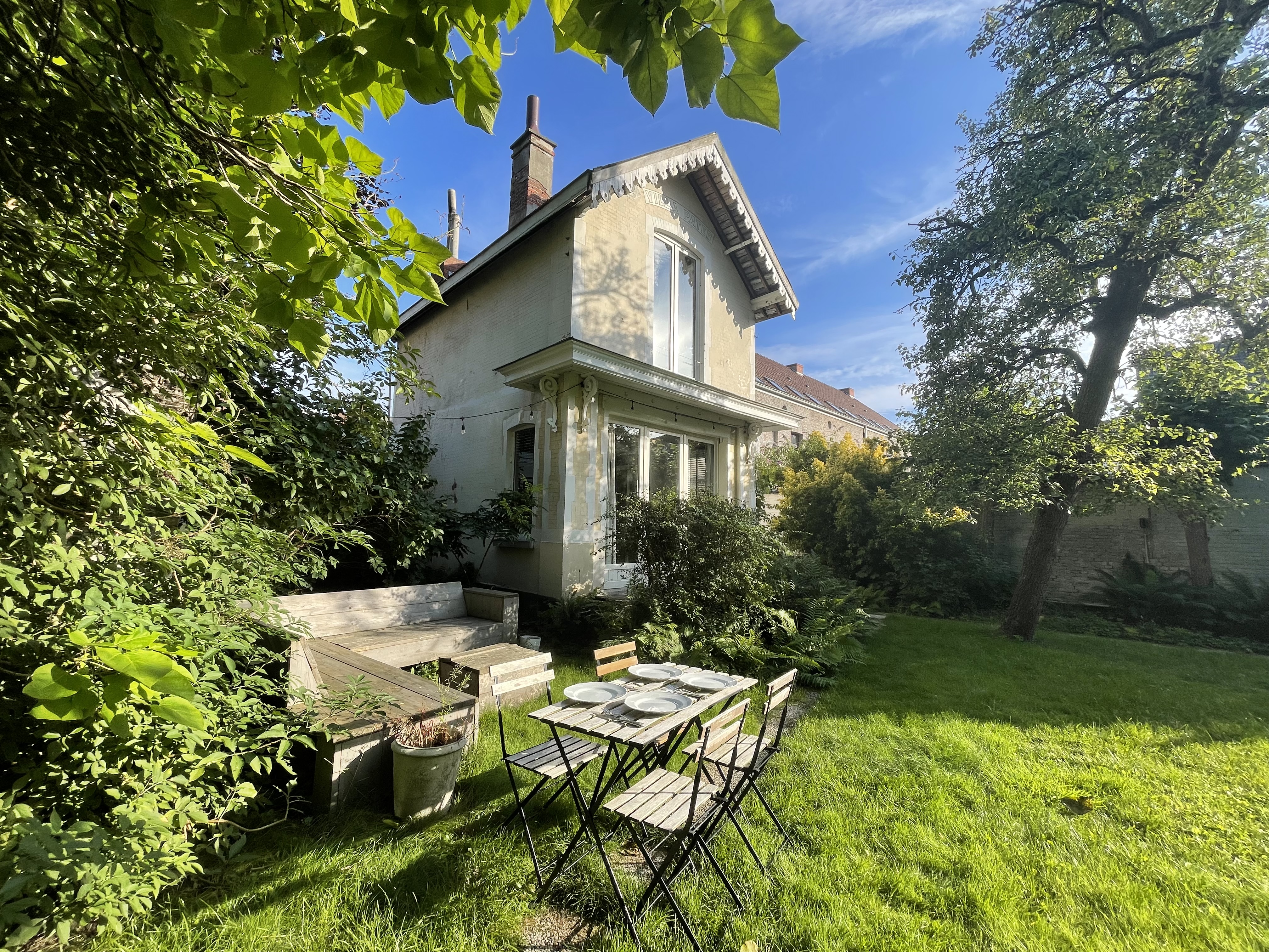 Charming & historic villa, garden + free! parking in Stationsbuurt Noord, Ghent