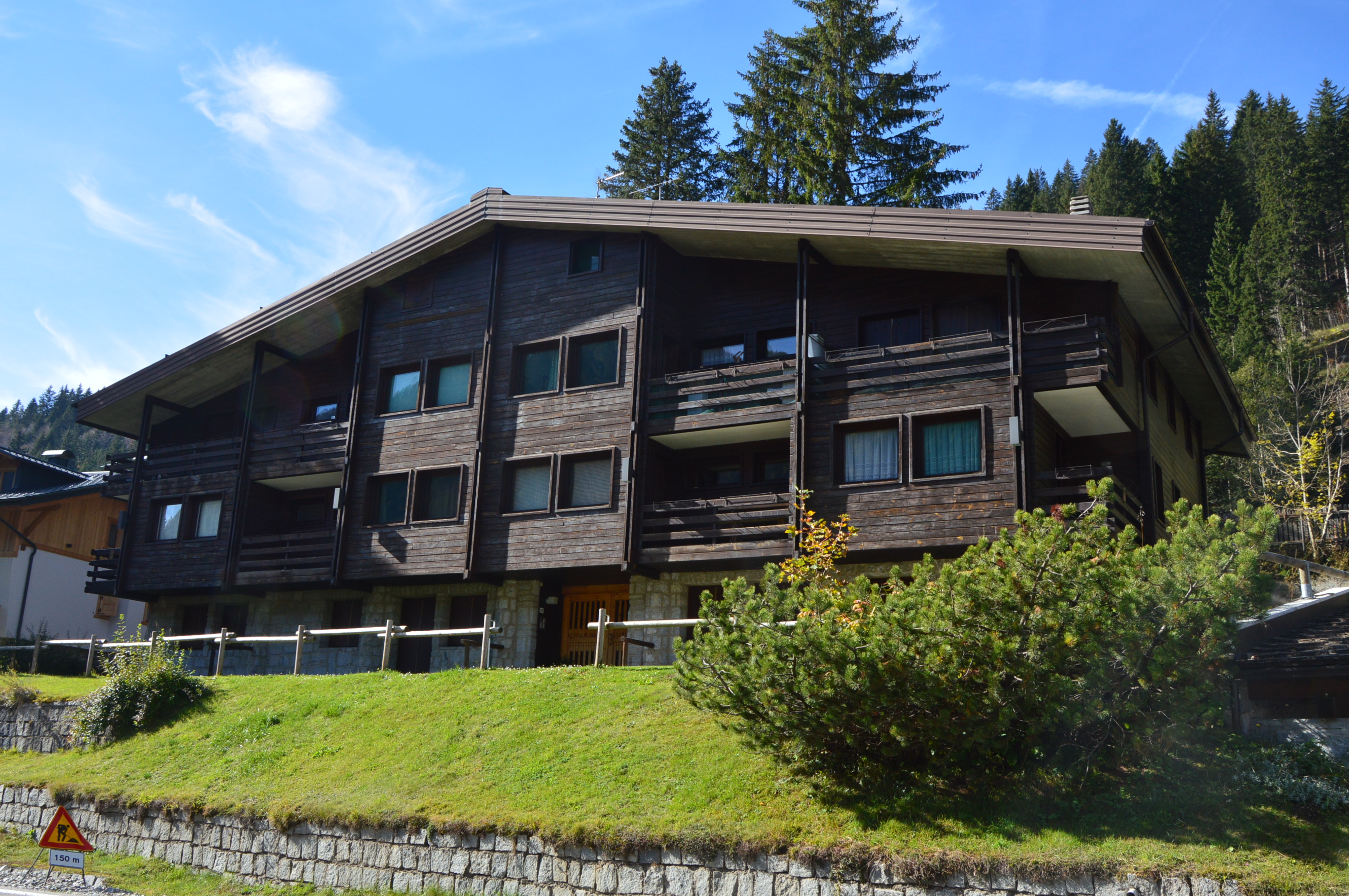 Large luxury apartment with garage
