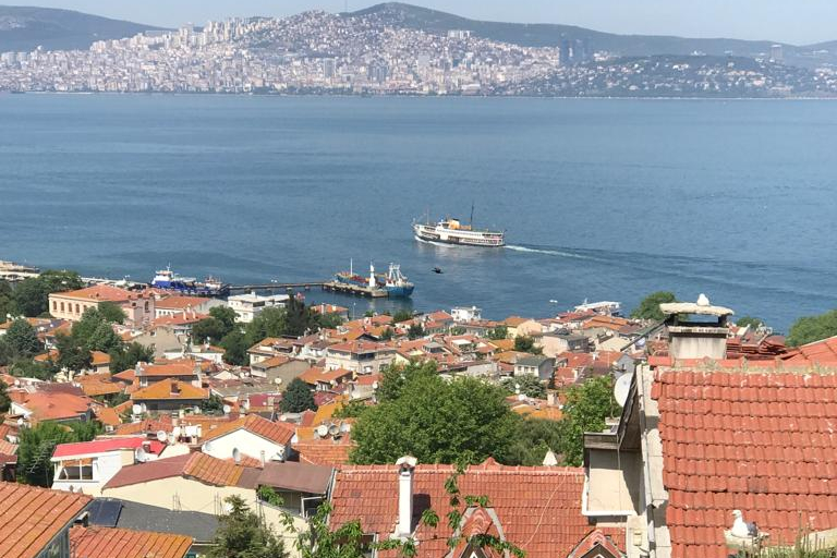 Spacious and cosy home with sea view! Heybeliada.
