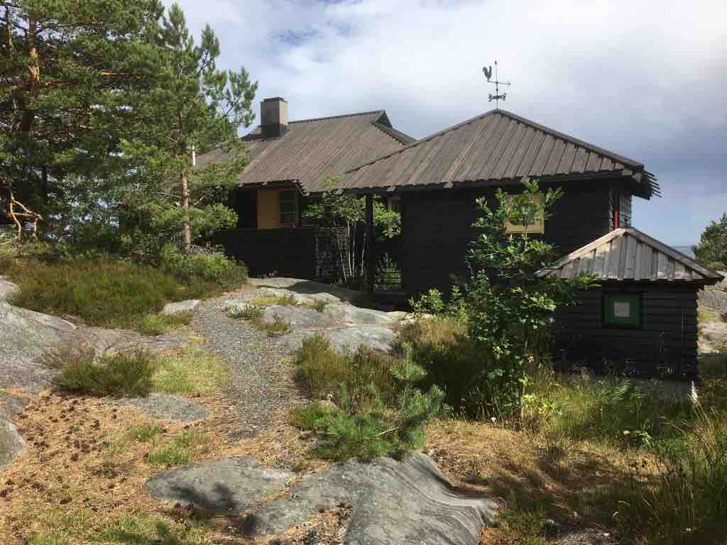 Great family cabin. 5 min to swimming area. New bathroom.