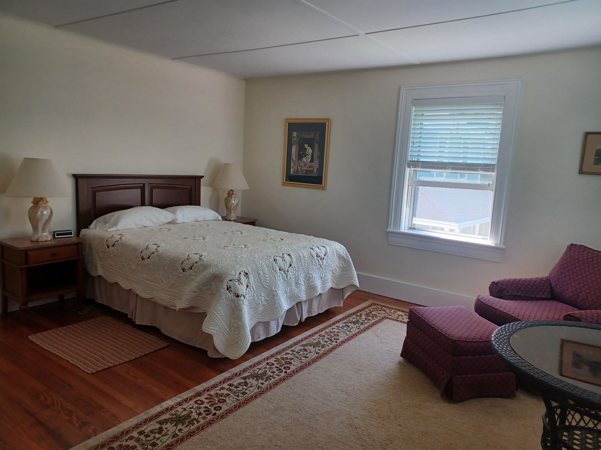 LENOX 3 bedroom prestigious neighborhood.