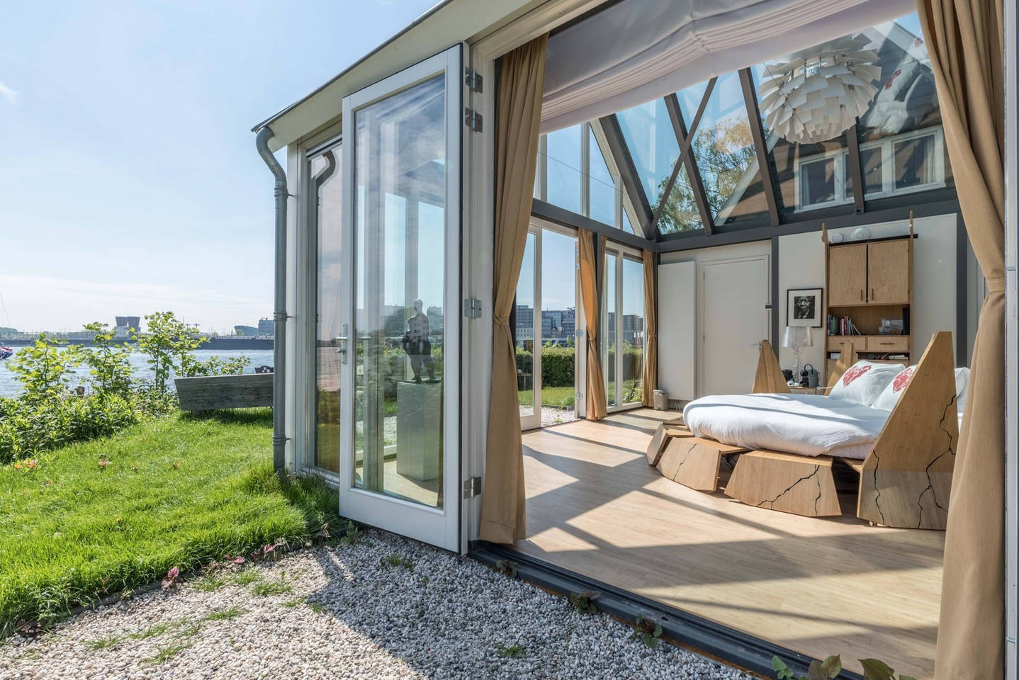 Romantic Panorama Suite; Mandelahuisje — Amsterdam stay