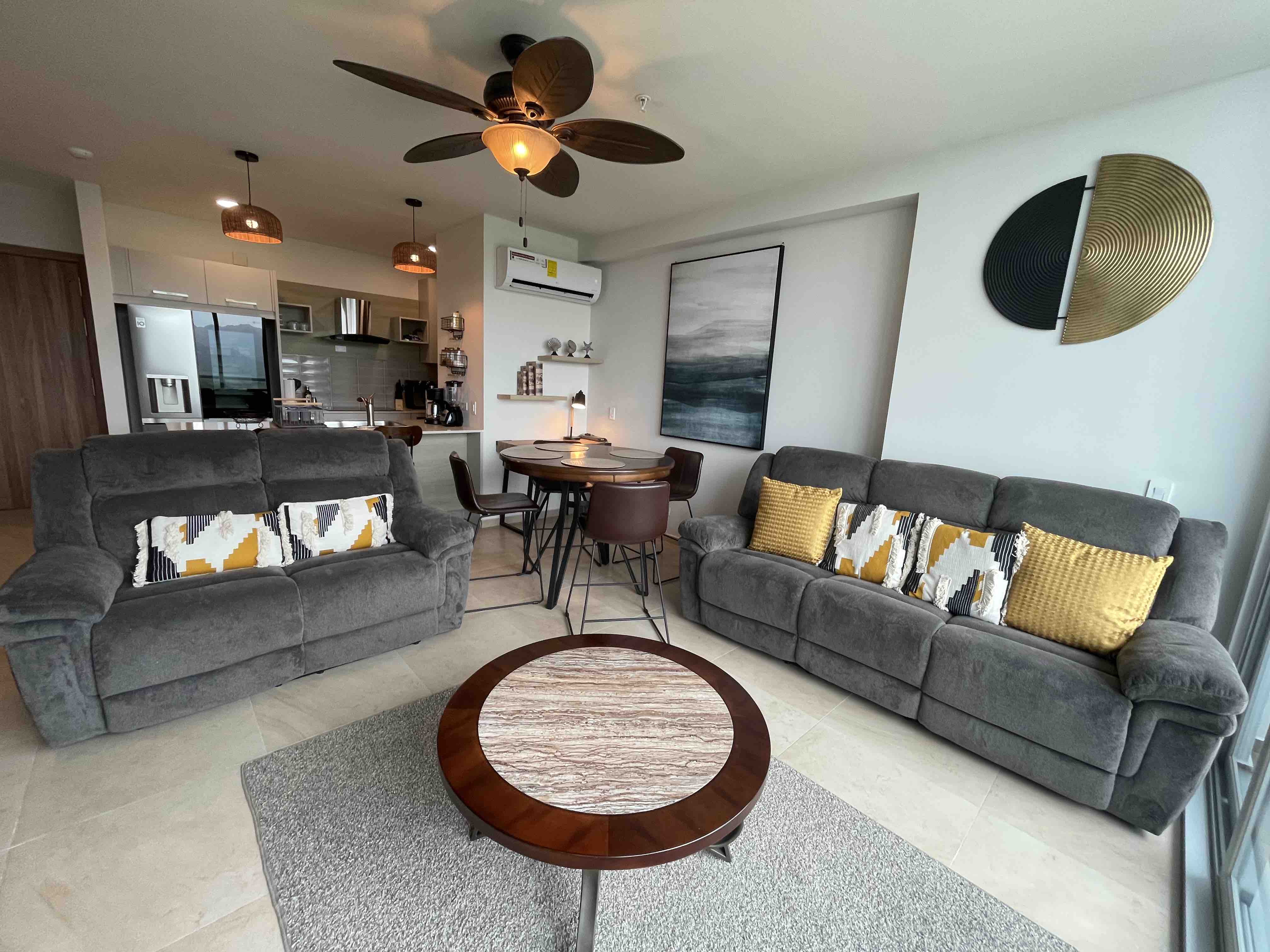 Condo in front of the beach with Mountain View 09