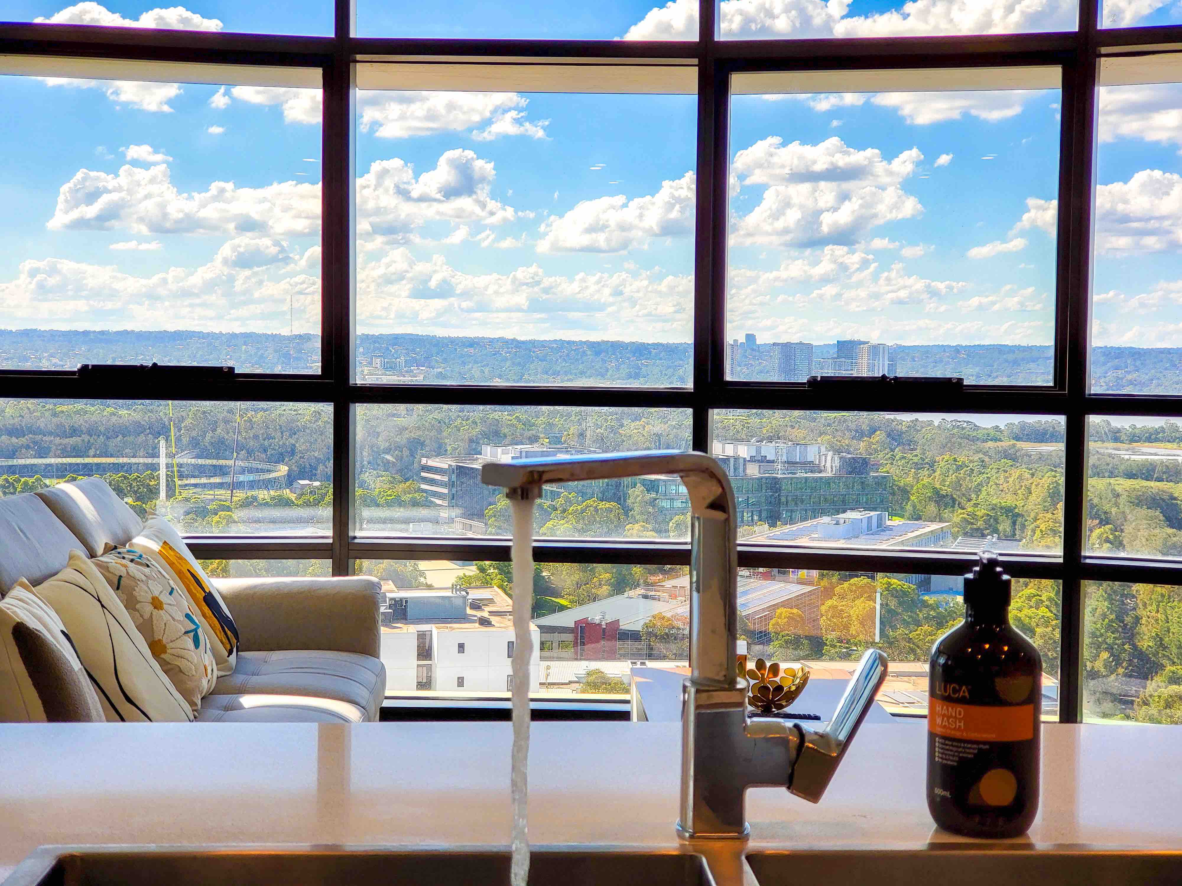 Amazing Views, close to parks, stadiums & CBD view