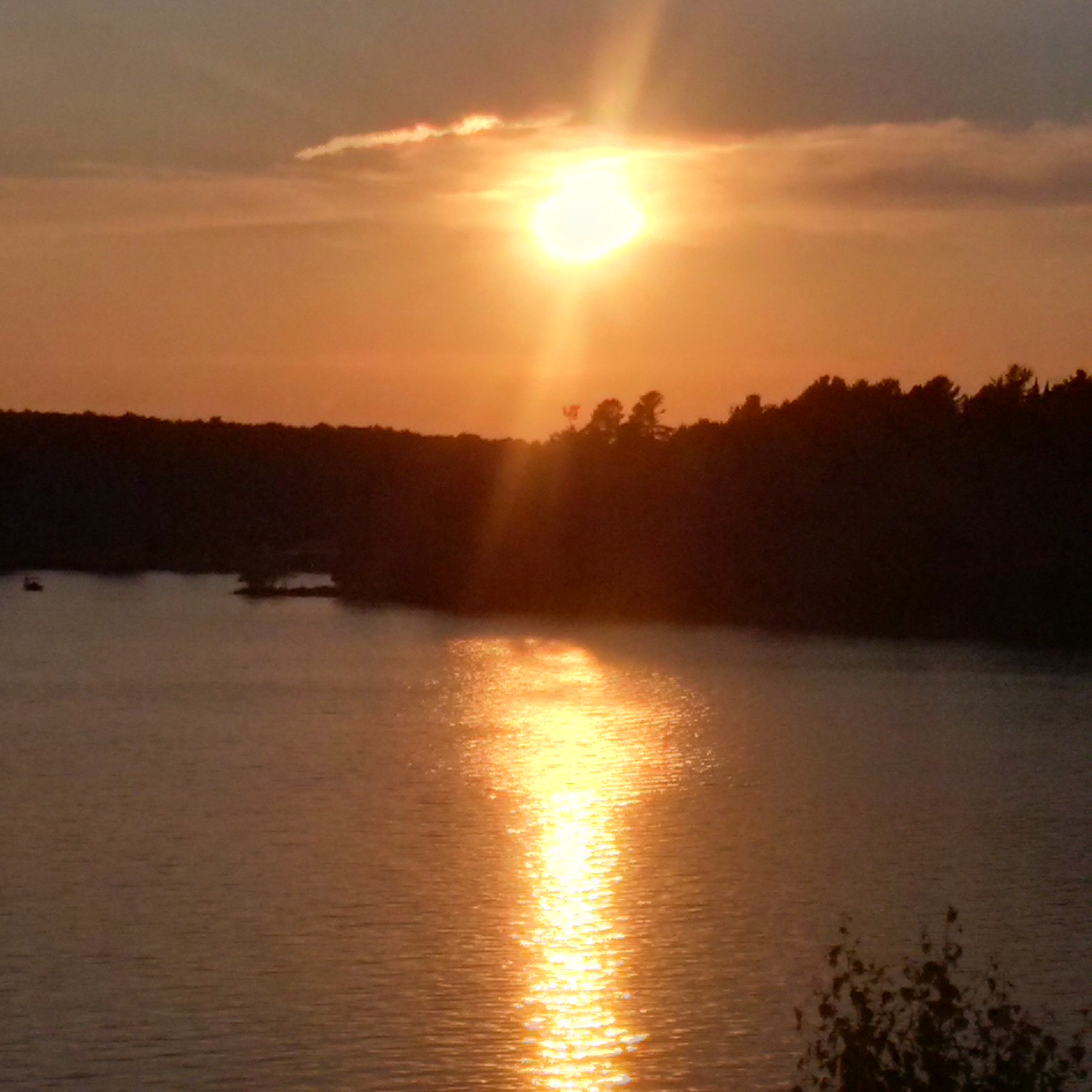 Nature's haven Blue Sea Lake, Messines, Quebec. Cottages for Rent in
