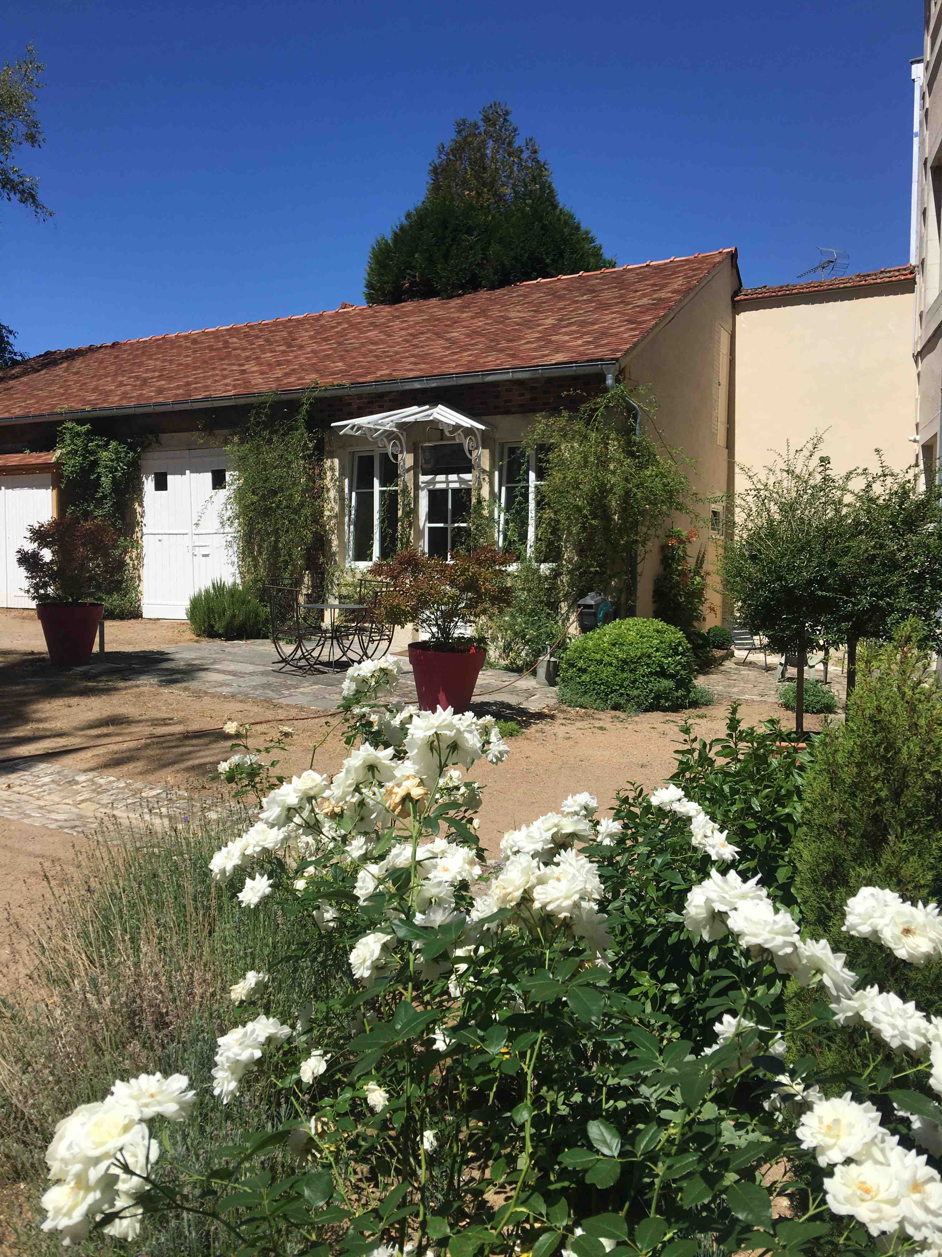 L 'orangerie: studio with on-site parking