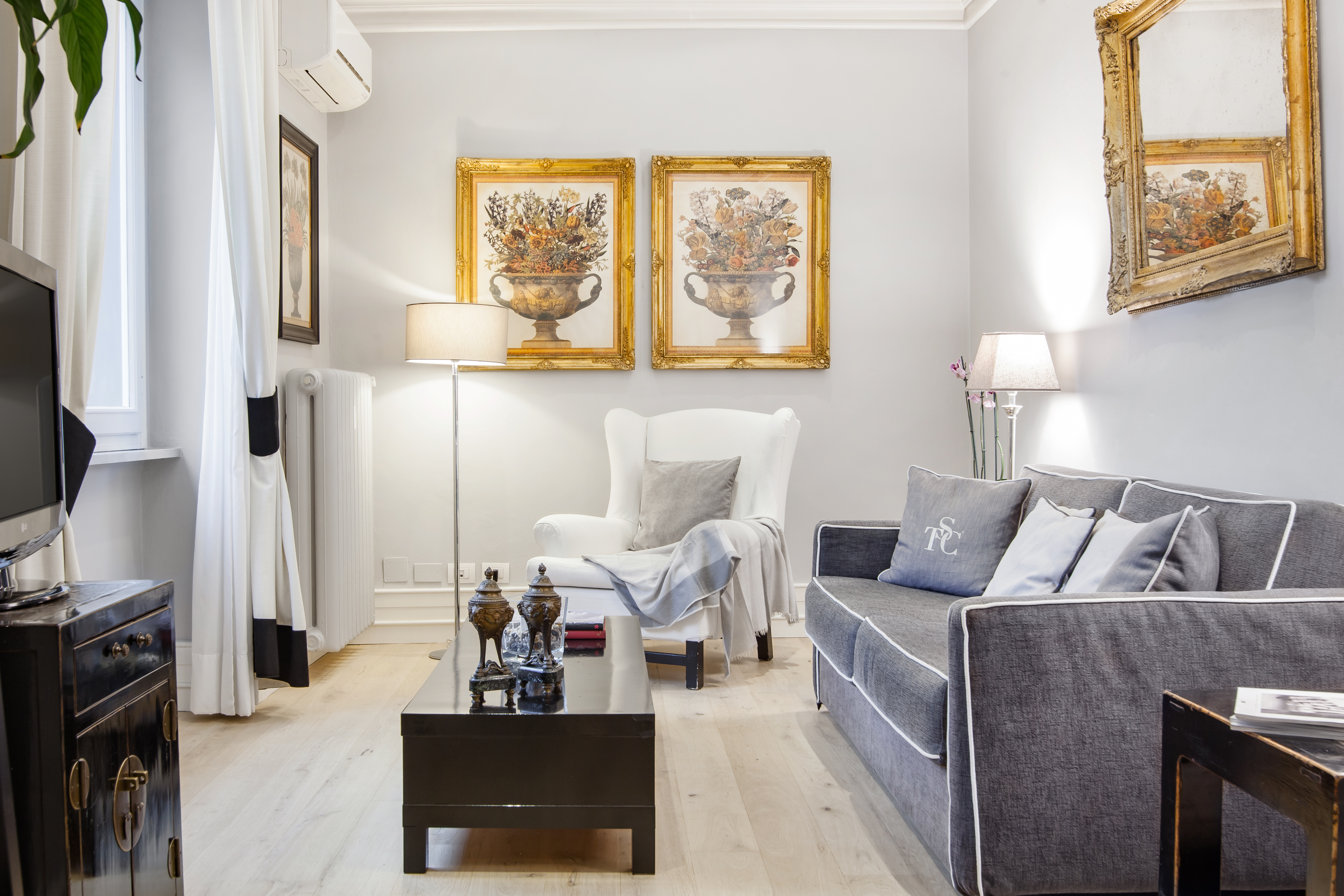 Explore Via Tornabuoni from a Lavish Serviced Suite in Centro Storico, Florence